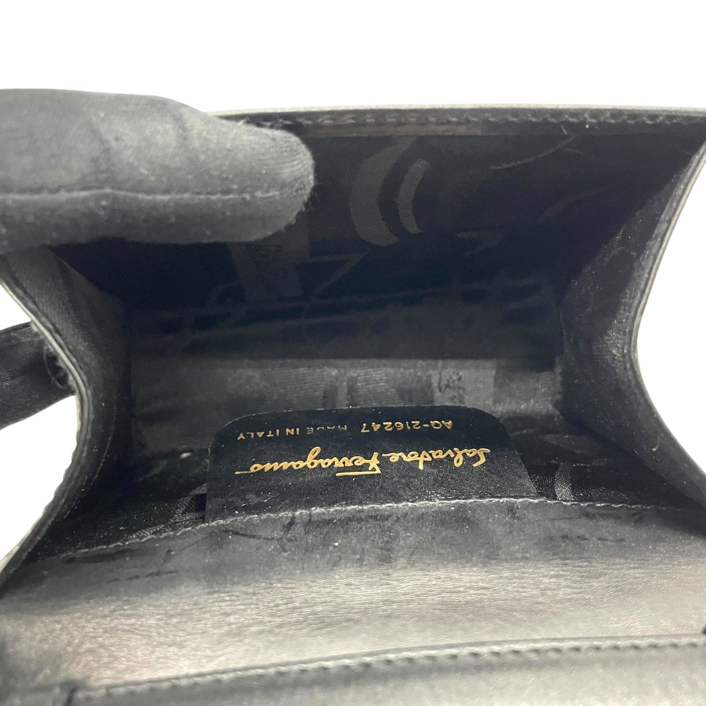 美品 Salvatore Ferragamo フェラガモ ショルダーバッグ ミニバッグ ヴァラリボン 黒 ブラック ゴールド金具 レザー アクセサリーポーチ マイクロミニ レディース R