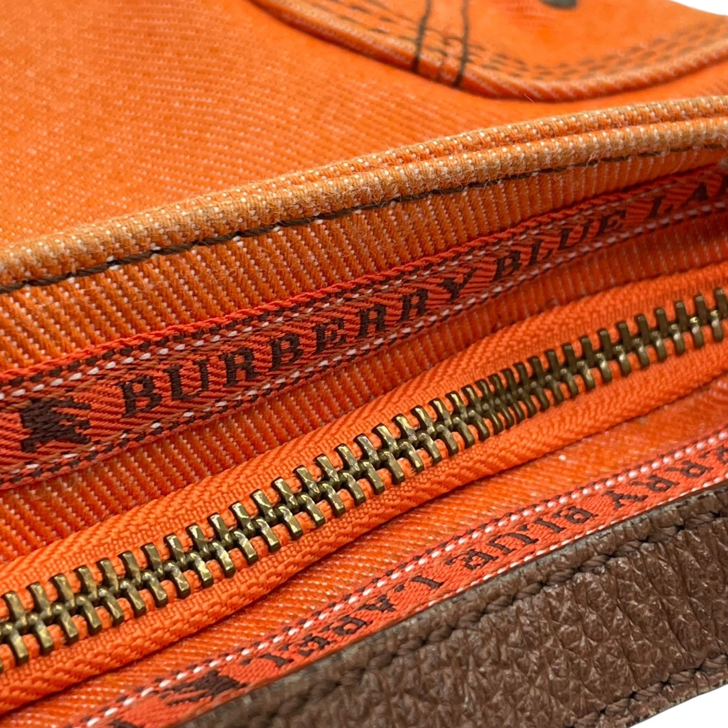 BURBERRY BLUE LABEL バーバリーブルーレーベル アクセサリーポーチ ミニハンドバッグ ホースロゴ オレンジ 茶 ブラウン キャンバス レザー ゴールド金具 Y2K レディース U9