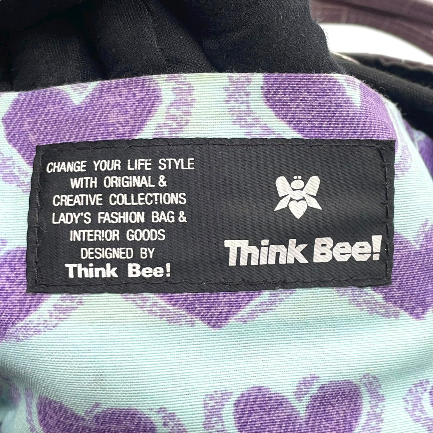 シンクビー Think Bee! ハンドバッグ トートバッグ パリ柄 エッフェル塔 ロゴ プリント 光沢 黒 ブラック レディース S90