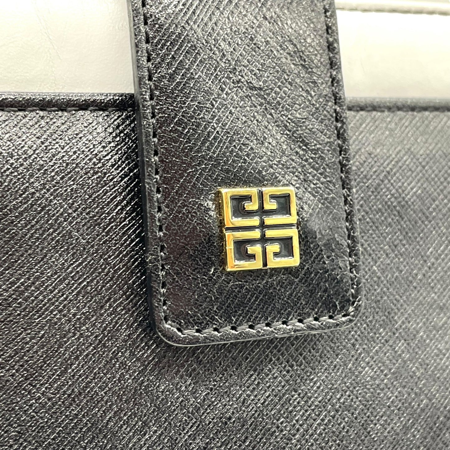 ジバンシィ Givenchy ジバンシー ロゴ金具 クラッチバッグ バイカラー 黒 ブラック 白 ホワイト レザー タッセル フリンジ ヴィンテージ S96