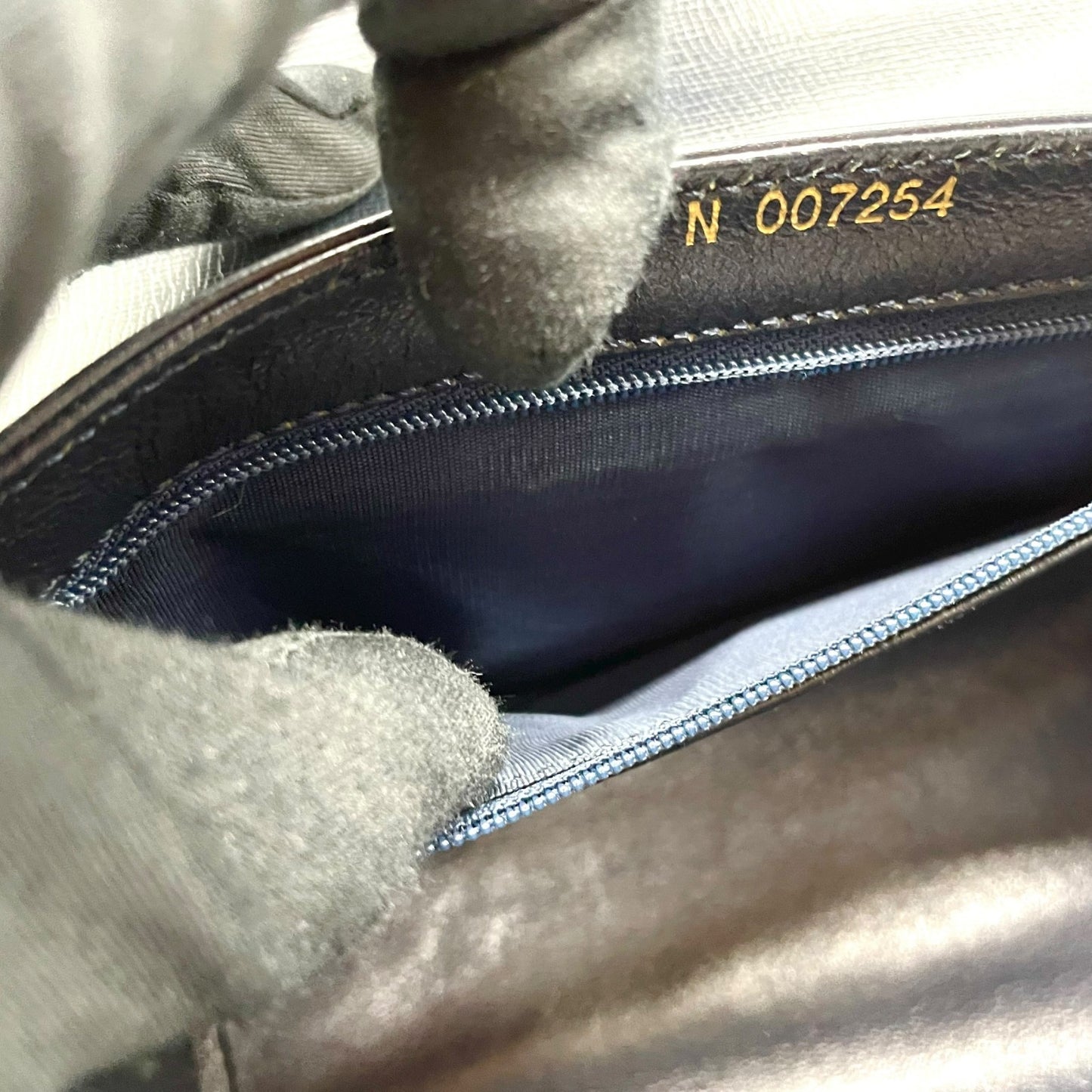 未使用級 極 美品 ヴァレクストラ Valextra ハンドバッグ ミニ レザー ネイビー 紺 金金具 ゴールド金具 イタリア製 上品 B