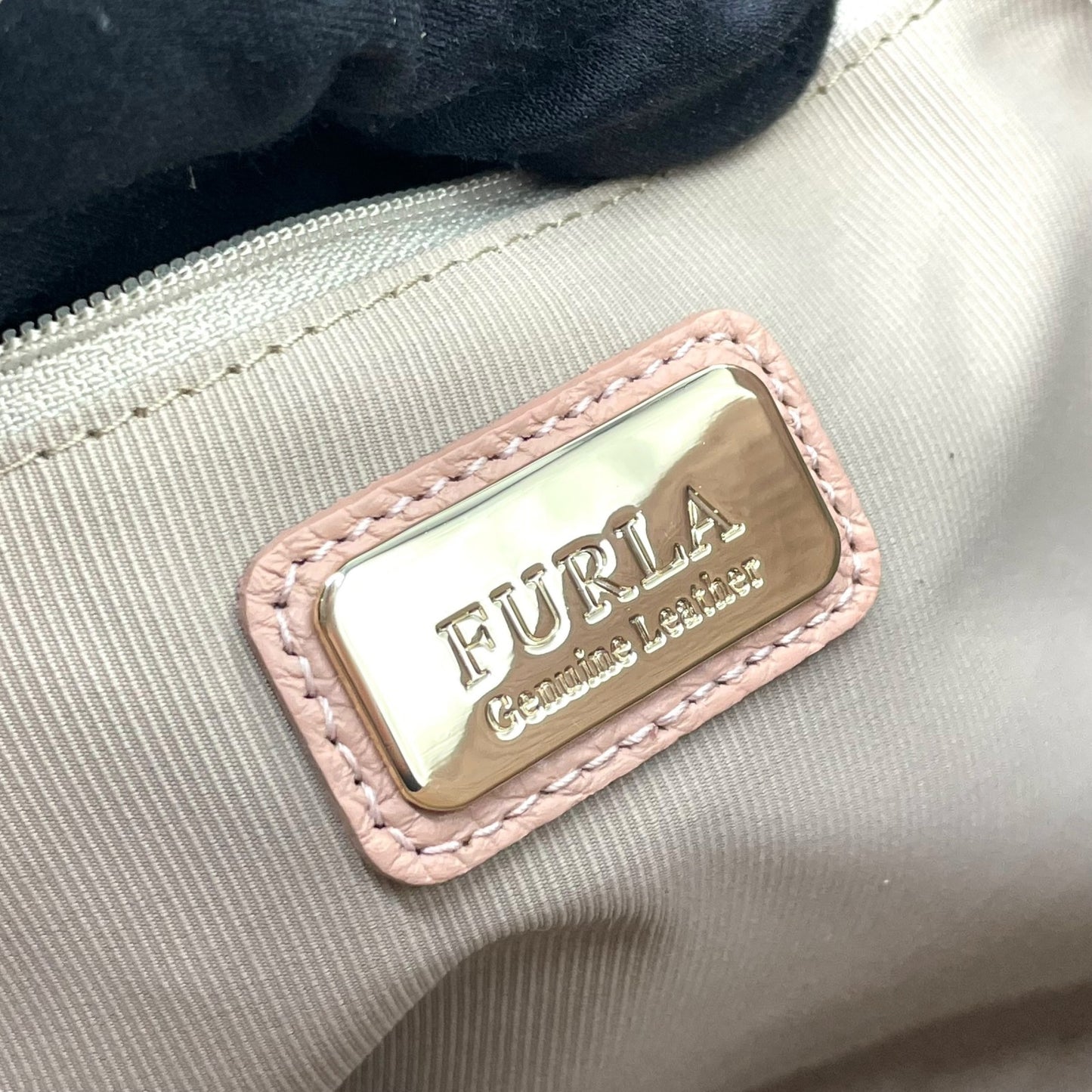 美品 フルラ FURLA メトロポリス トップハンドルバッグ ピンクベージュ レザー 金金具 ゴールド 2WAY ショルダー付き S56