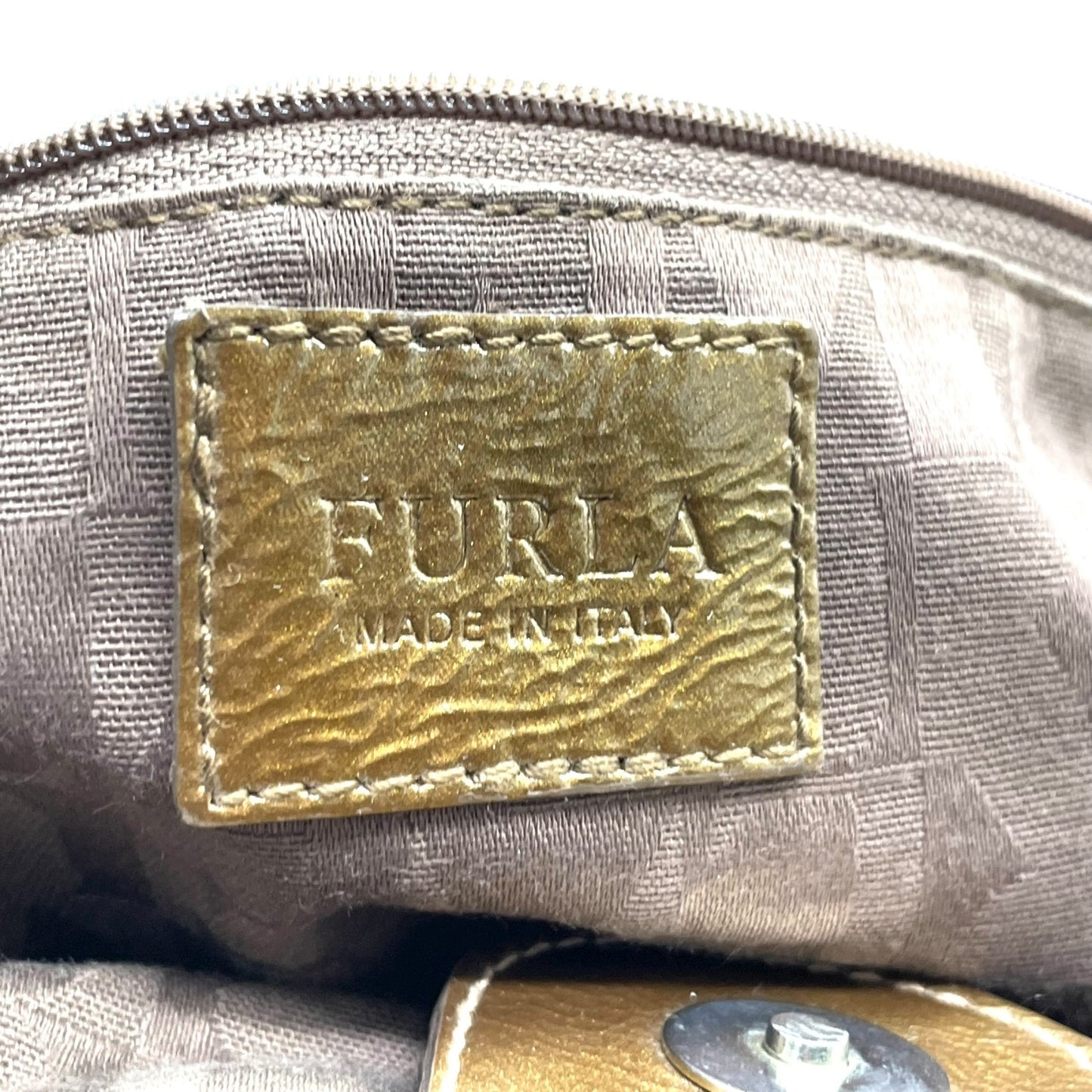 フルラ FURLA ラフィア レザー ハンドバッグ トート カーキ ベージュ ナチュラル 高級感 かごバッグ C2
