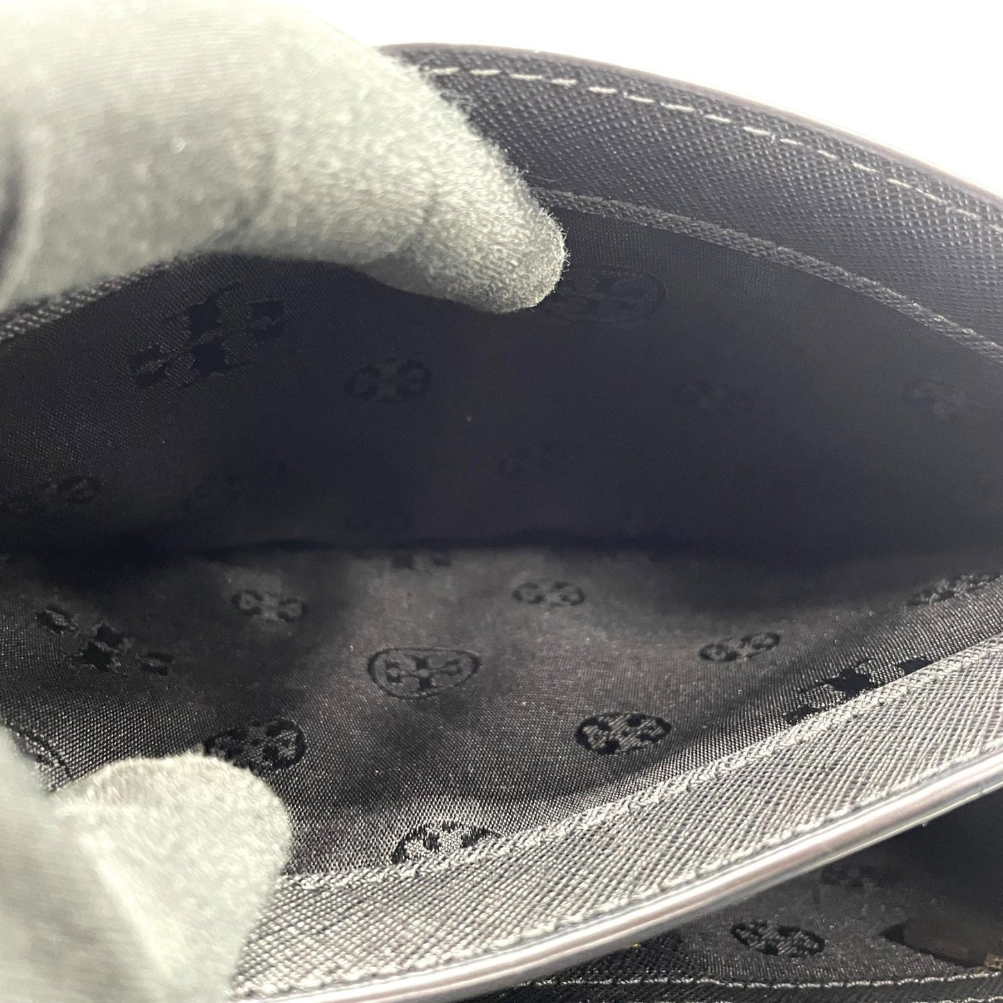 美品 トリーバーチ TORY BURCH チェーンショルダーバッグ ハンドバッグ 肩掛け 型押し 2WAY 黒 ブラック 金 ゴールド レザー ミニバッグ A1