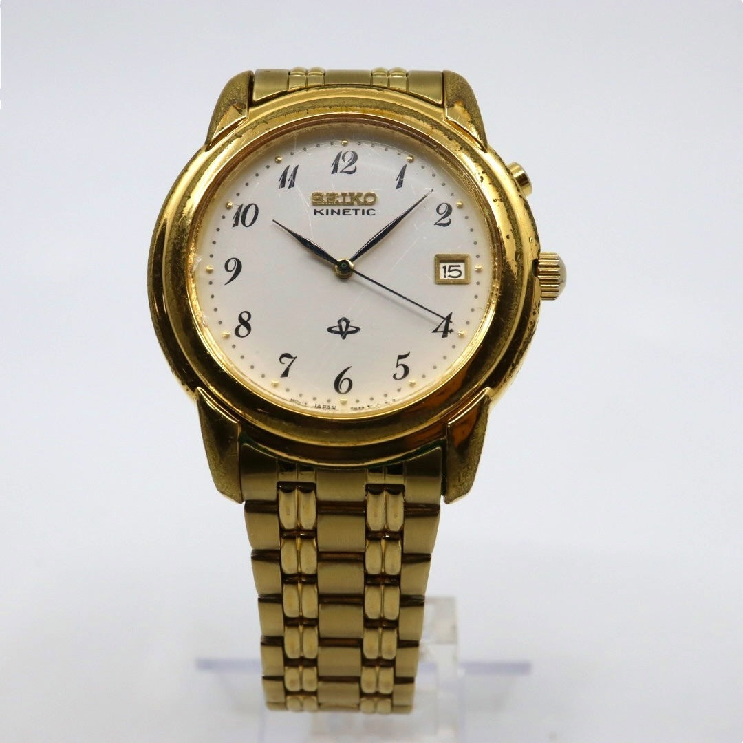 【稼働品】 seiko セイコー キネティック 腕時計 5M22-7B40 メンズ ゴールド ホワイト文字盤 デイト アナログ ヴィンテージ ドレスウォッチ クラシックデザイン エレガント ビジネス 自動巻き発電 高級モデル クリーニング済み G4