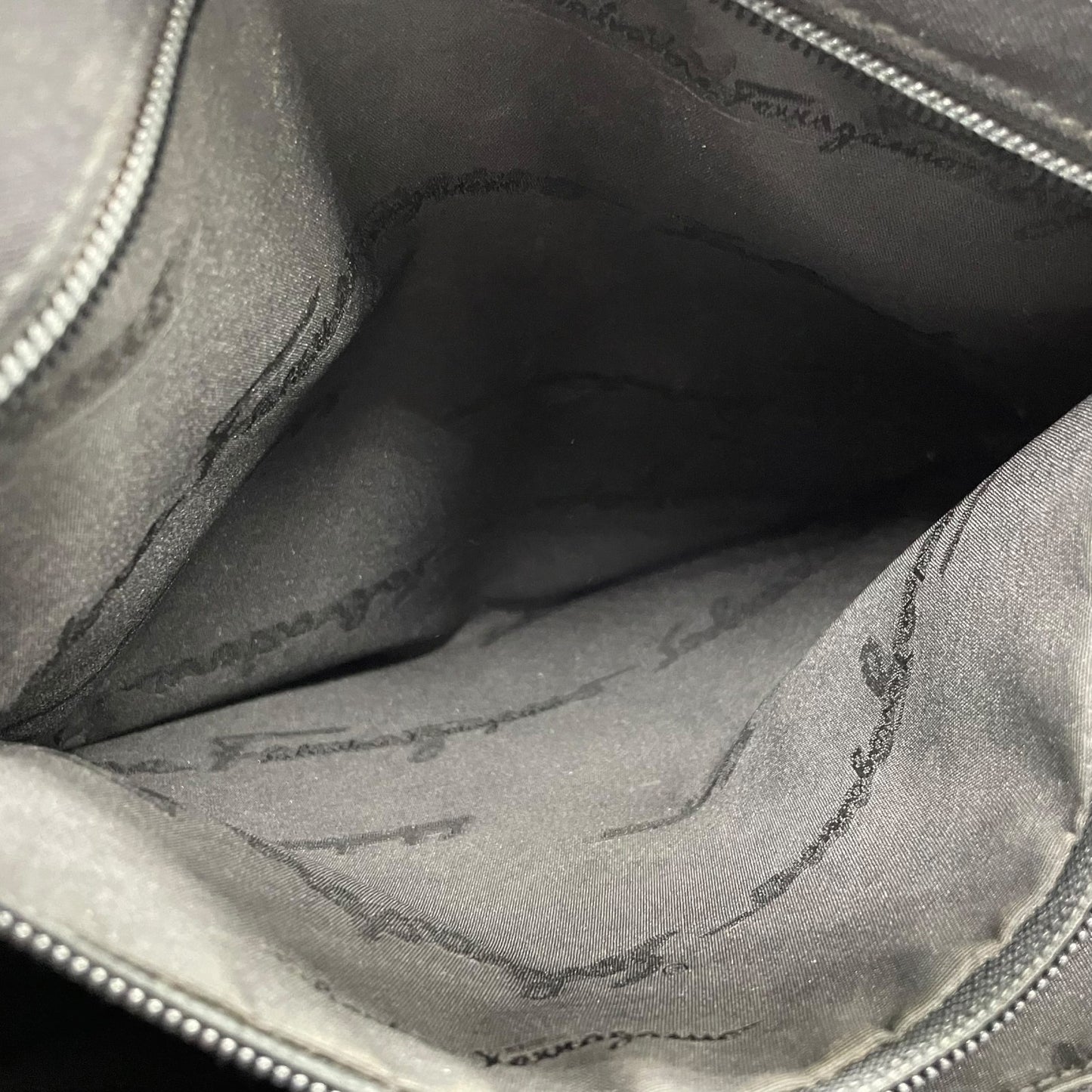 美品 サルヴァトーレ フェラガモ Salvatore Ferragamo ナイロン×レザー チェーントートバッグ 黒 ブラック シルバー金具 ロゴチャーム D4