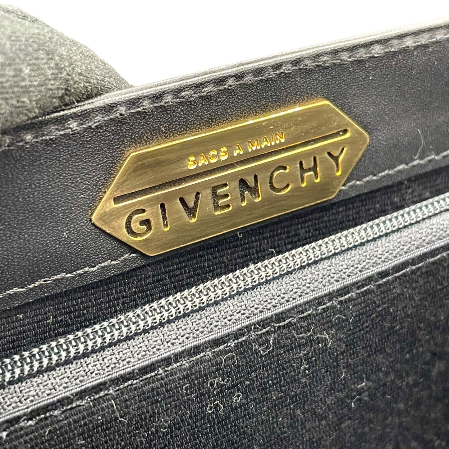 美品 ジバンシィ GIVENCHY ジバンシー レザー ハンドバッグ トートバッグ 黒 ブラック ロゴボタン フラップ フォーマルバッグ C1