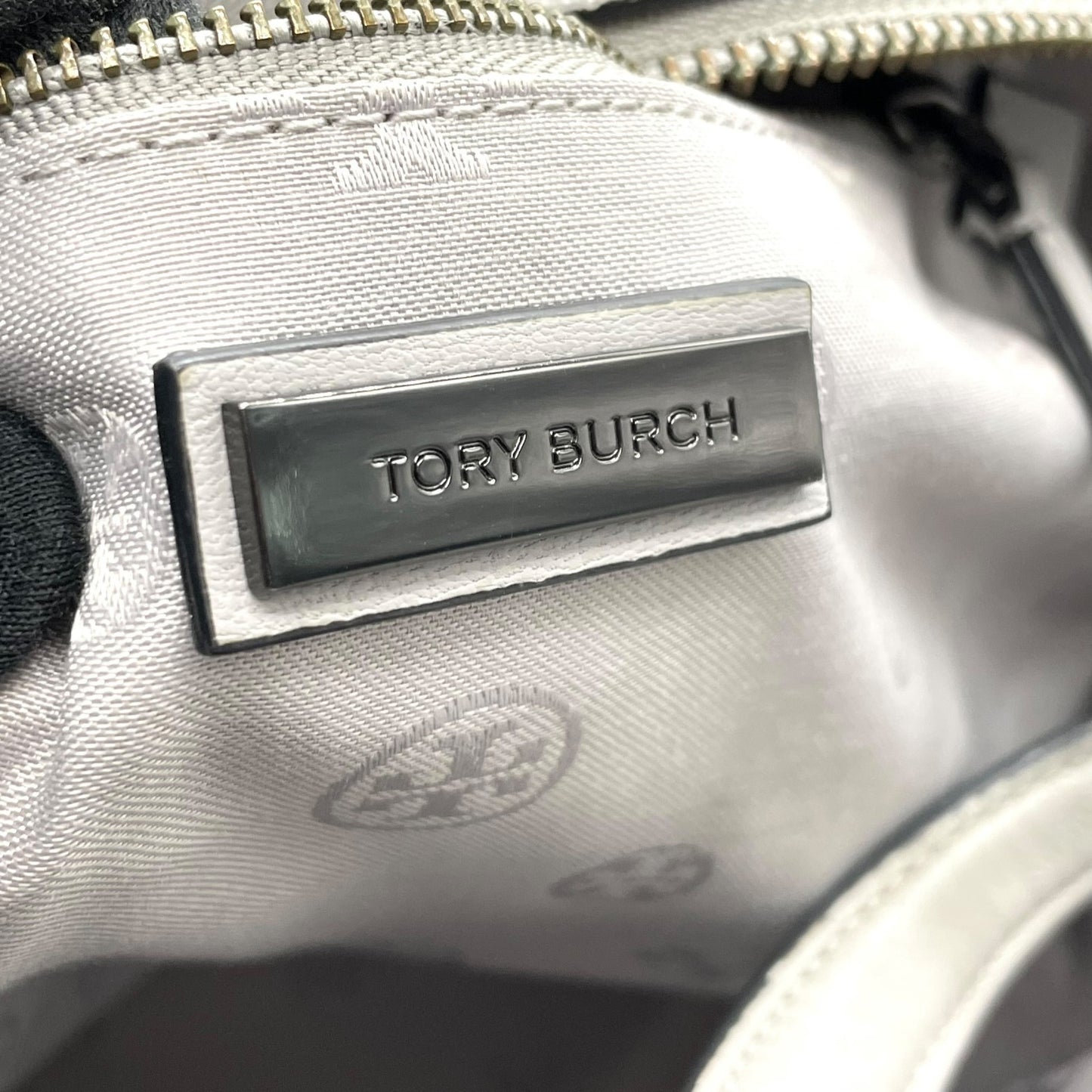 トリーバーチ TORY BURCH 2WAY ハンドバッグ ショルダーバッグ グレー レザー ブラック金具 スクエア型 ロゴ 斜め掛け可 ファスナー開閉 レディース U11