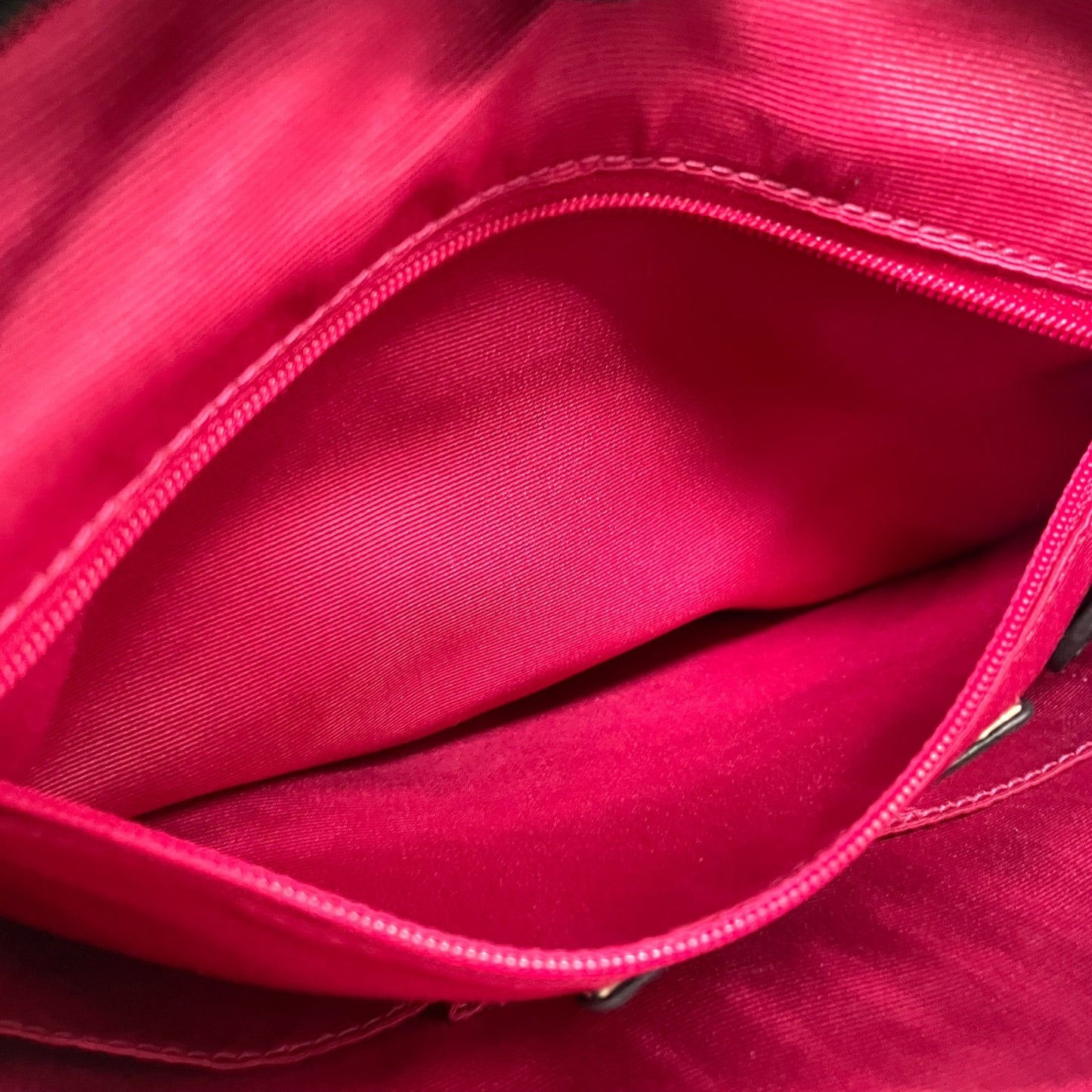 美品 COACH コーチ ショルダーバッグ 黒 ブラック シグネチャー キャンバス パテントレザー シルバー金具 F16550 フラワーチャーム付き 斜め掛け可 レディース E8