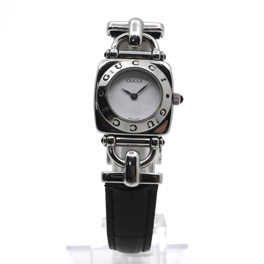 【美品/電池交換済/新品ベルト(社外品)】グッチ GUCCI 6300L レディース腕時計 クオーツ スクエアケース シルバー ホワイト文字盤 ブラックレザーベルト ホースビットデザイン クラシック エレガント ドレスウォッチ SWISS MADE G2