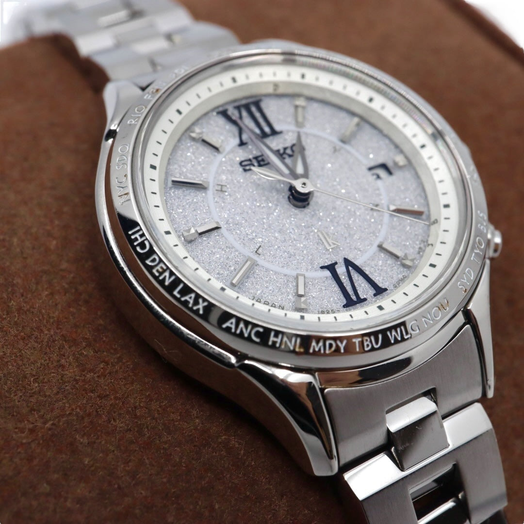 【未使用級/美品/稼働品】セイコー ルキア SEIKO LUKIA レディース腕時計 1B25-0AH0 ソーラー電波 ワールドタイム シルバー ラメ文字盤 グリッターダイヤル ステンレス 日本製 エレガント ビジネス クリーニング済 G2