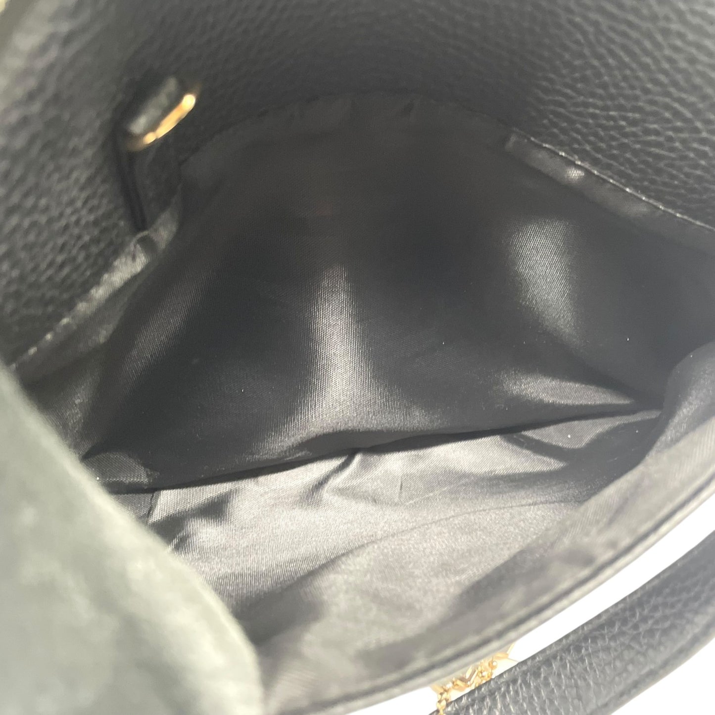 マリークヮント MARY QUANT 2WAY ハンドバッグ ショルダーバッグ 黒 ブラック レザー調 フラワー 花 モチーフ 金金具 ゴールド金具 チャーム付き T8