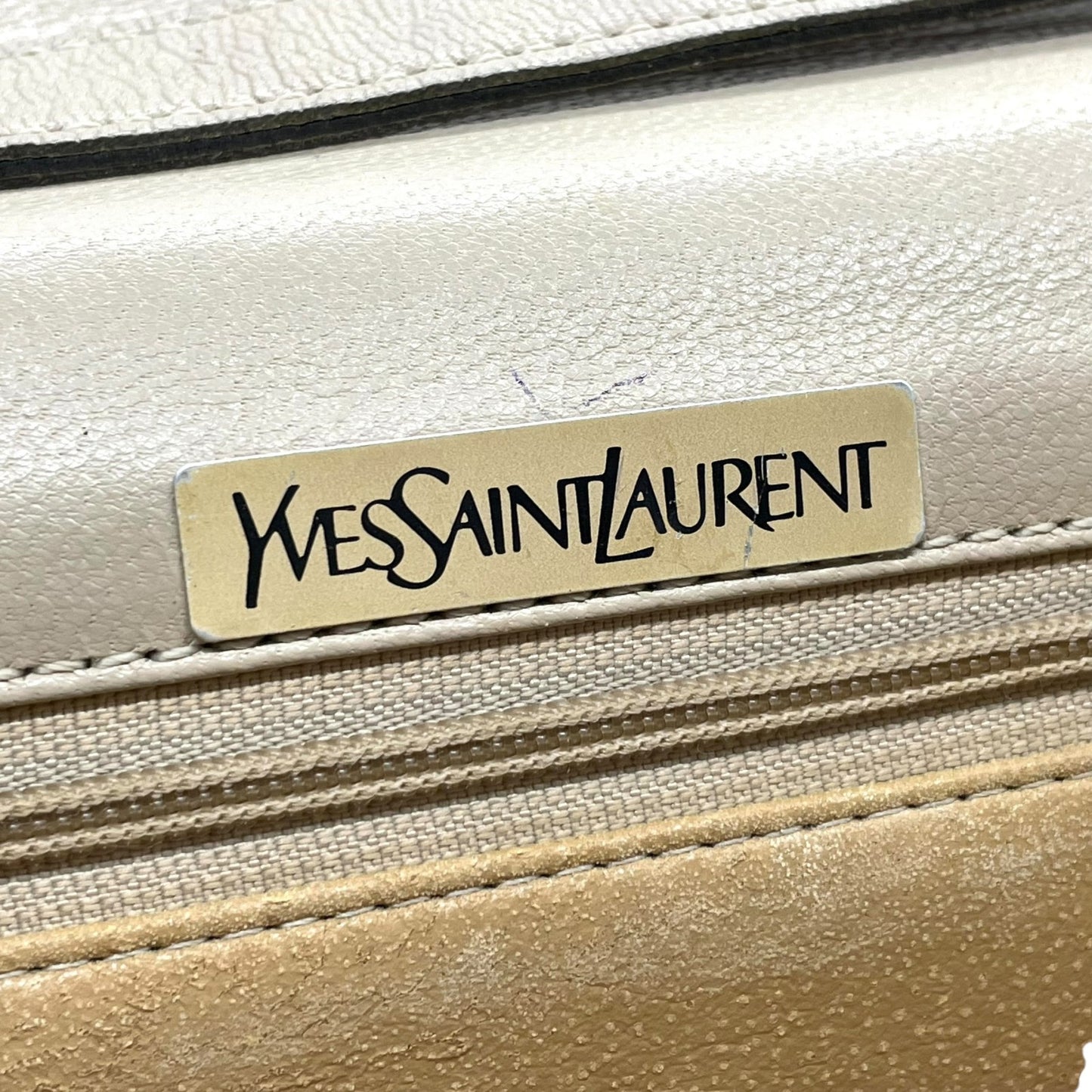イヴサンローラン Yves Saint Laurent ショルダーバッグ ワンショルダー ベージュ グレージュ レザー ゴールド金具 フラップ開閉 肩掛け可 YSL ヴィンテージ レディース S81