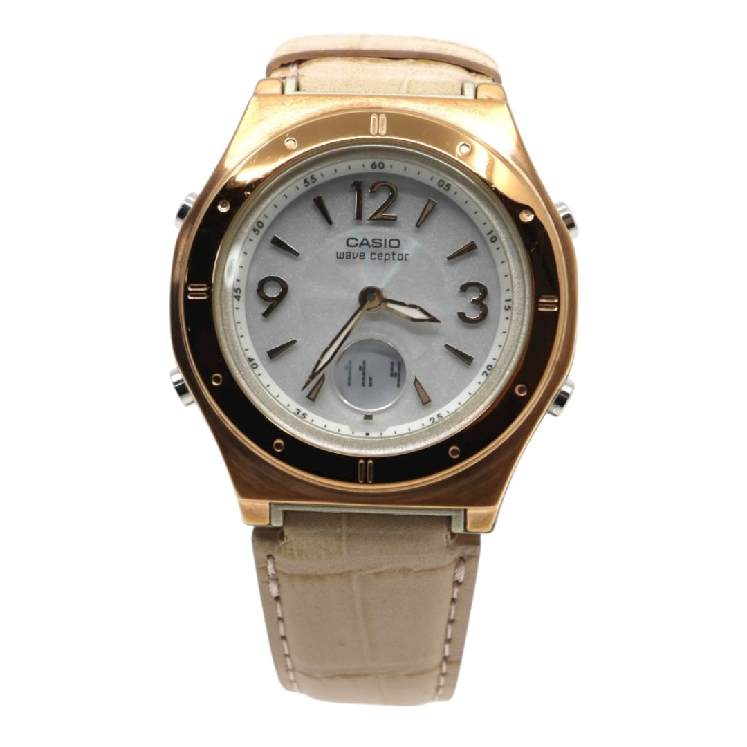 【美品/稼働品】カシオ ウェーブセプター 腕時計 LWA-M141 電波ソーラー レディース ゴールド ホワイト文字盤 レザー ベージュ MULTI BAND 6 アナデジ エレガント フェミニン カジュアル ビジネス ファッション G