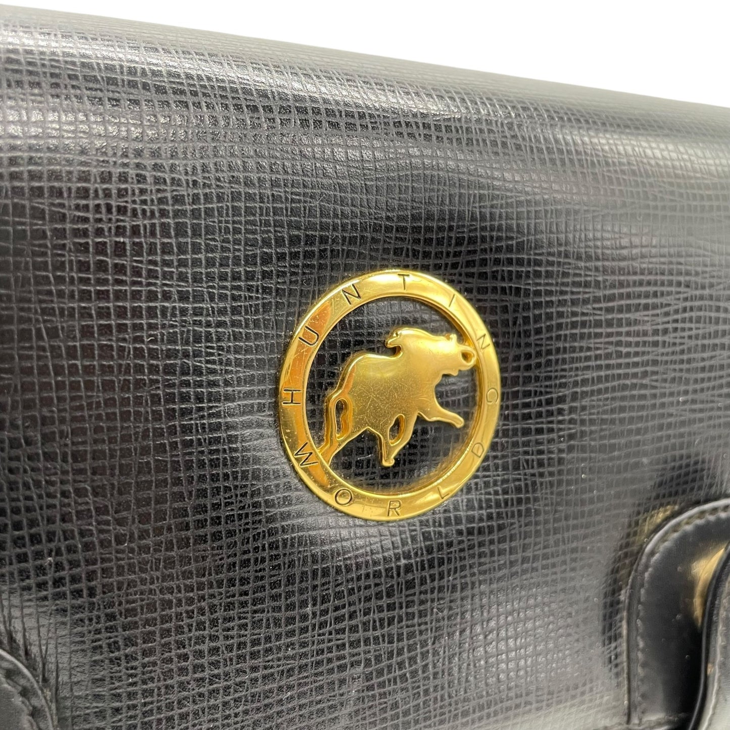 Authentic HUNTING WORLD Carryall Messenger Bag Shoulder Bag Black Leather Gold Hardware Women's Crossbody