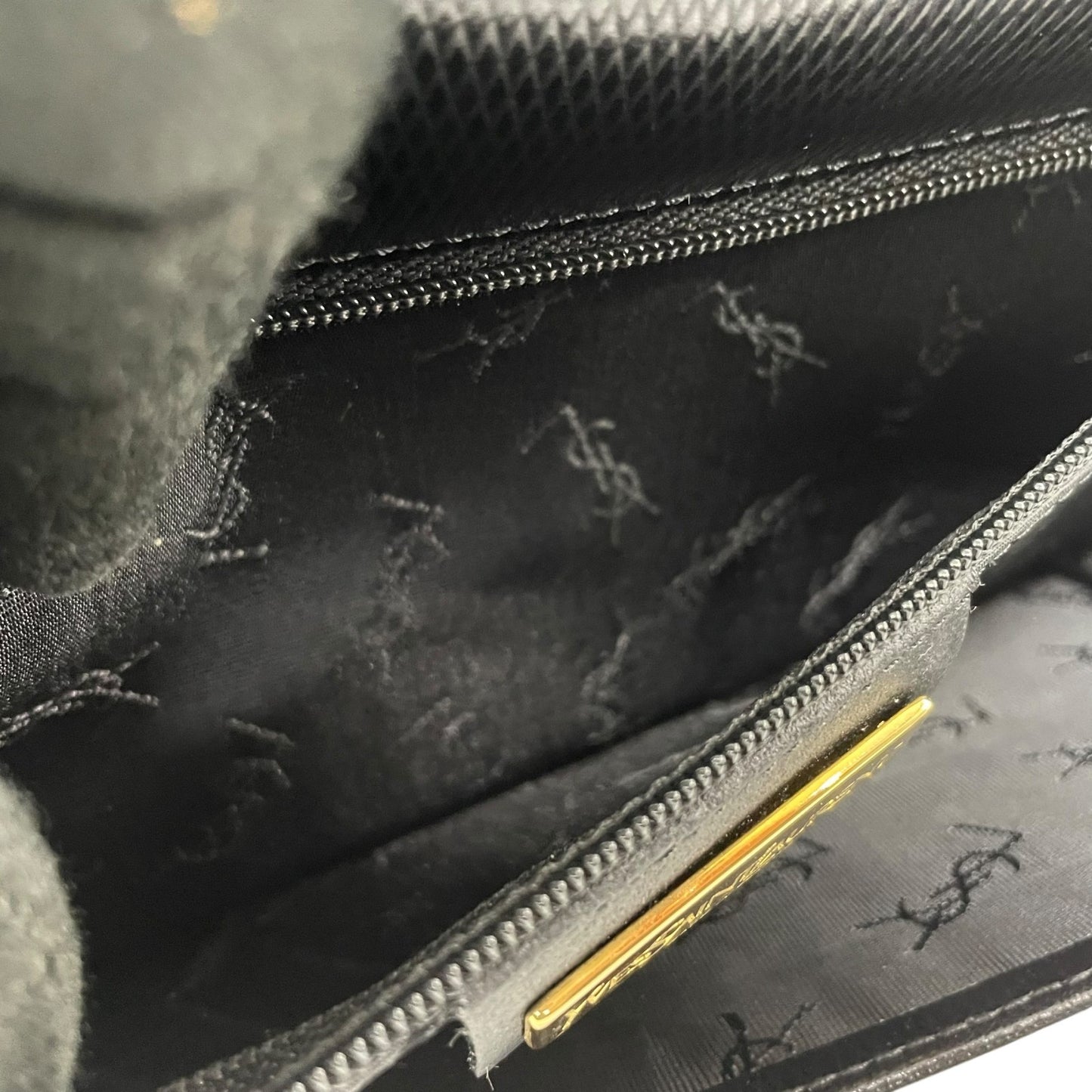 美品 Yves Saint Laurent イヴサンローラン ハンドバッグ 黒 ブラック レザー 本革 ゴールド金具 トップハンドル フラップ開閉 手提げ ロゴ フォーマル レディース ヴィンテージ A