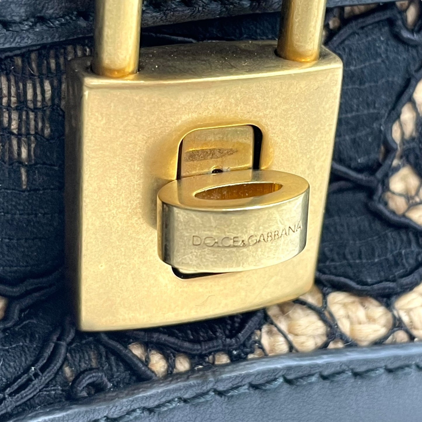 極美品 DOLCE&GABBANA ドルチェ＆ガッバーナ ドルガバ Miss Dolce 2WAY ハンドバッグ ショルダーバッグ レース レザー ベージュ ブラック 黒 レディース D&G ゴールド金具 パドロック 斜め掛け可 内側レオパード C