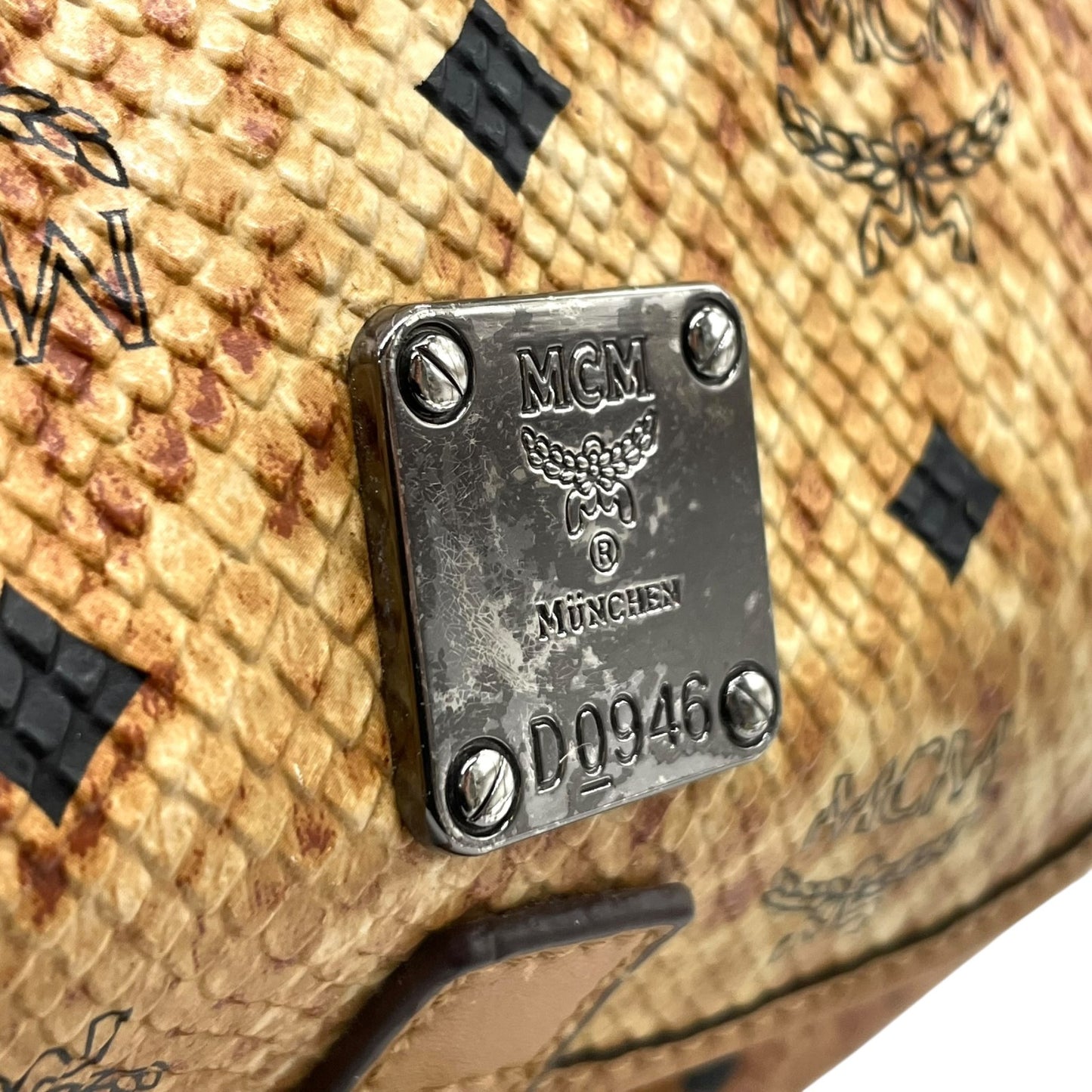 希少 MCM エムシーエム ヴィセトス ロゴグラム リュックサック バックパック 型押し スタッズ ダブルポケット 茶 ブラウン コニャック レザー ブラック金具 レディース R