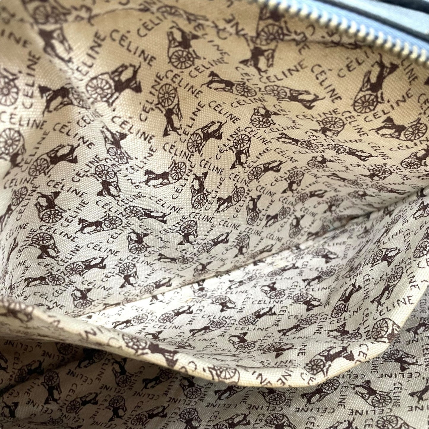 CELINE セリーヌ ダークグレー ショルダーバッグ 裏地総柄 馬車柄 ゴールド金具 ダブルポケット 肩掛け可 ポシェット レザー レディース K5