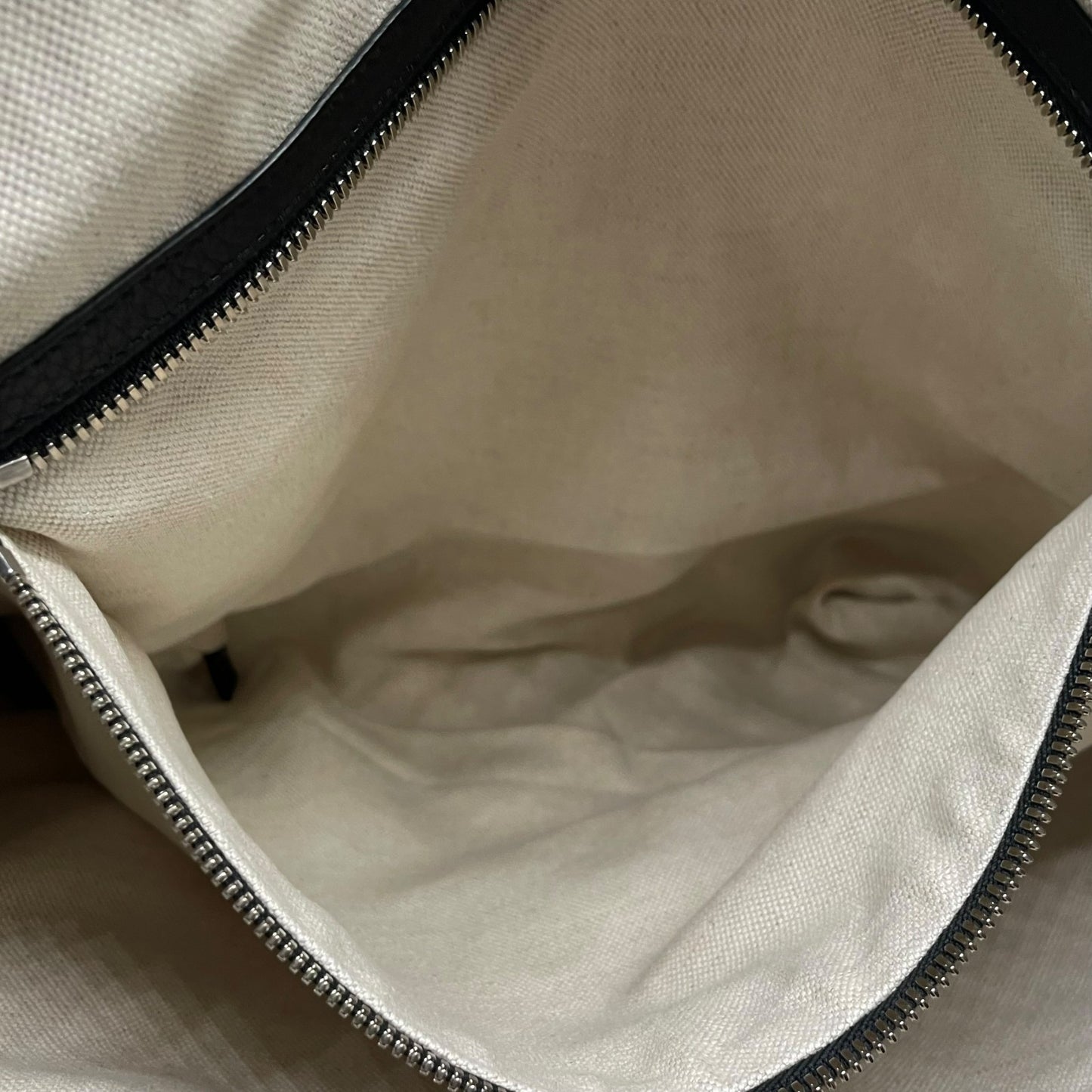 Authentic GUCCI Soho Tote Bag Black Leather Silver GG Logo Interlocking G Shoulder