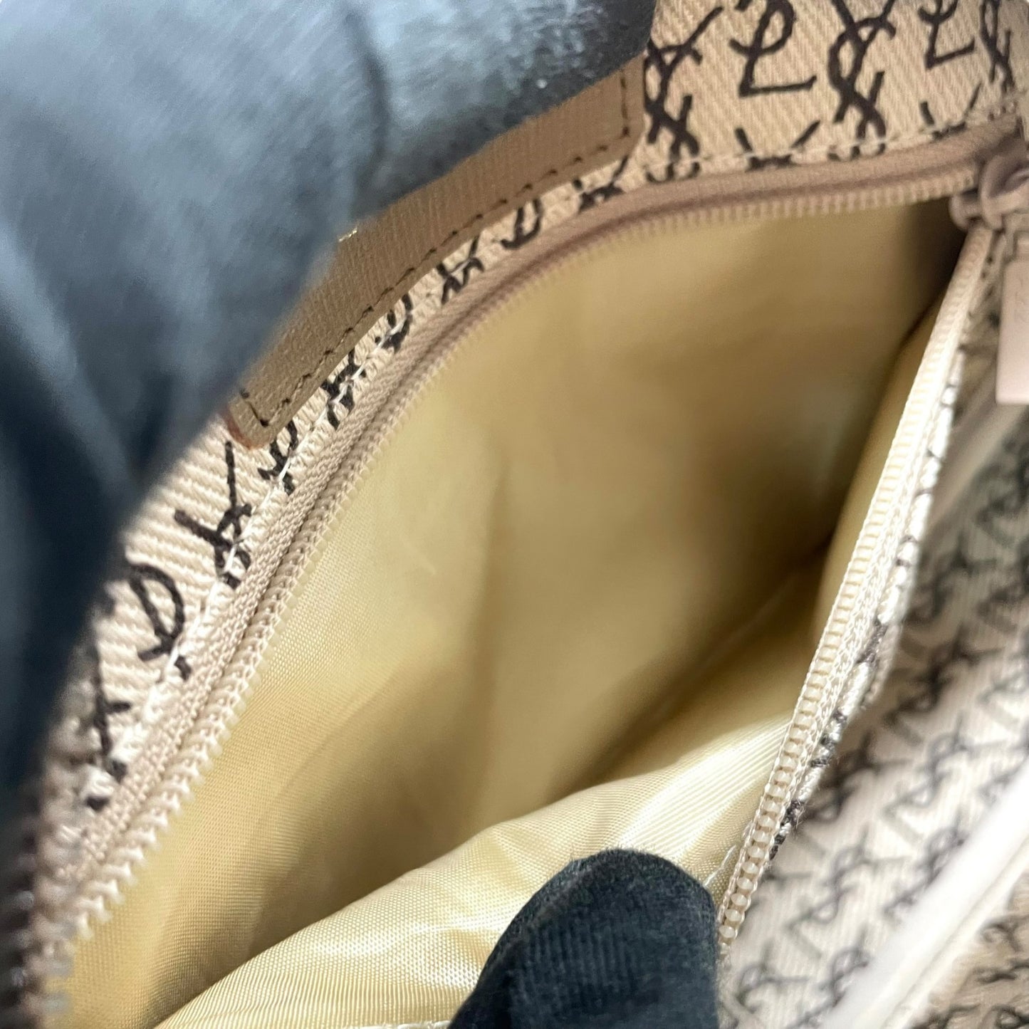 Authentic YVES SAINT LAURENT Giraffe Pattern Camera Bag Shoulder Gray Brown Vintage Women