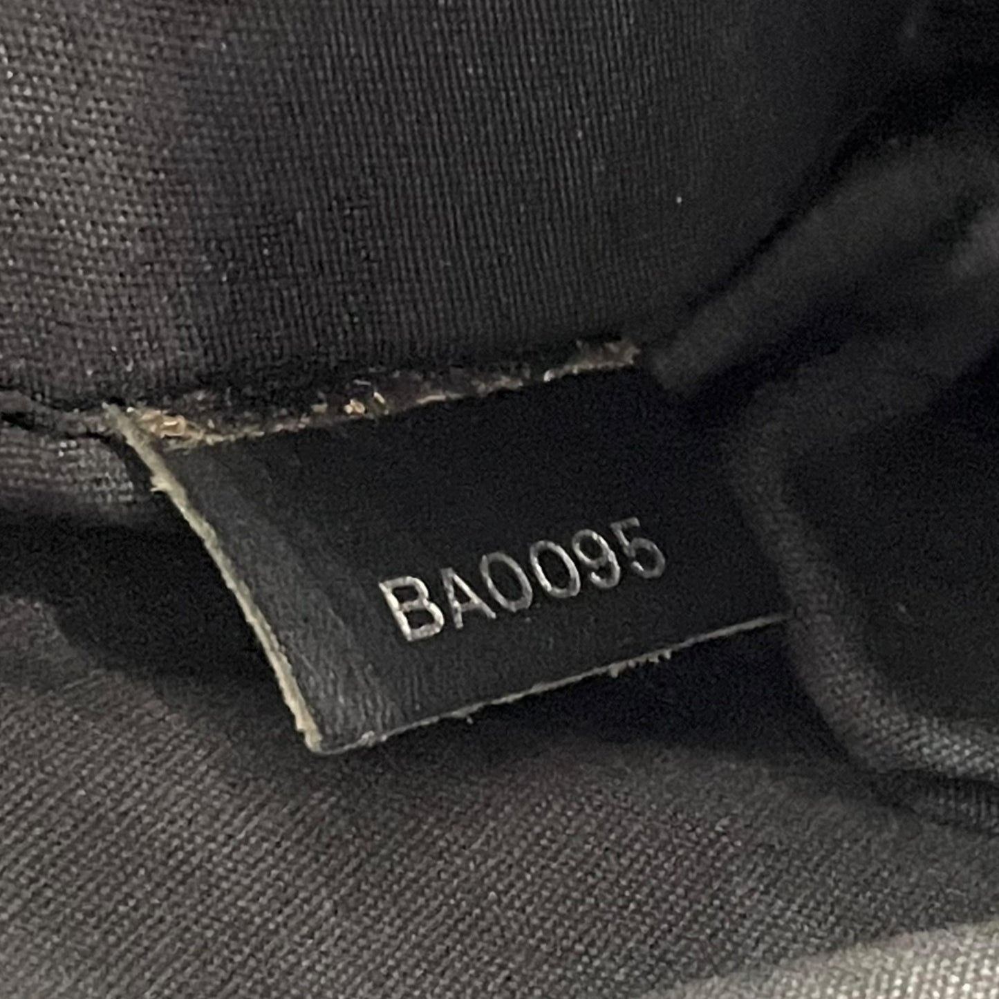 Authentic LOUIS VUITTON Epi Vivienne Lon Handbag M59112 Black Noir Silver Hardware