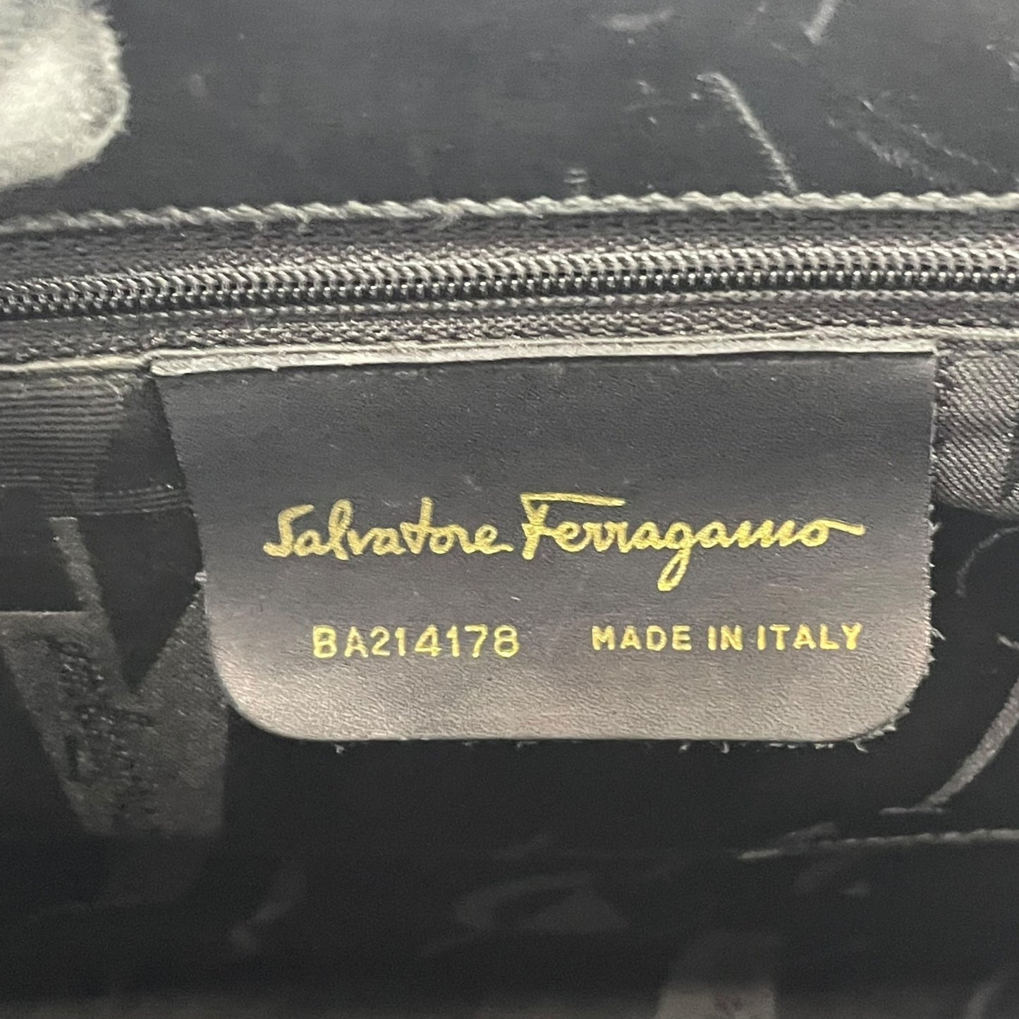 サルヴァトーレ フェラガモ ハンドバッグ フォーマルバッグ ヴァラリボン 2WAY 黒 ショルダーバッグ 斜め掛け ゴールド金具 自立 ブラック レザー ヴィンテージ C