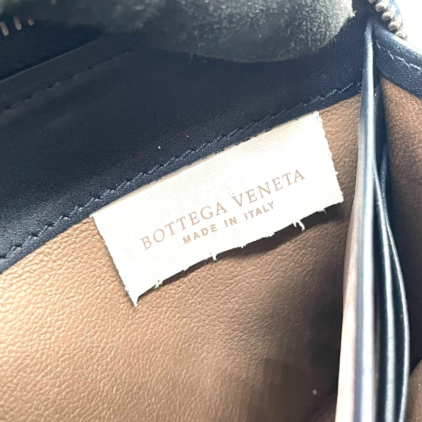美品 BOTTEGA VENETA ボッテガヴェネタ ボッテガベネタ ラウンドファスナー 長財布 イントレチャート 紺 ネイビー レザー メンズ レディース M1