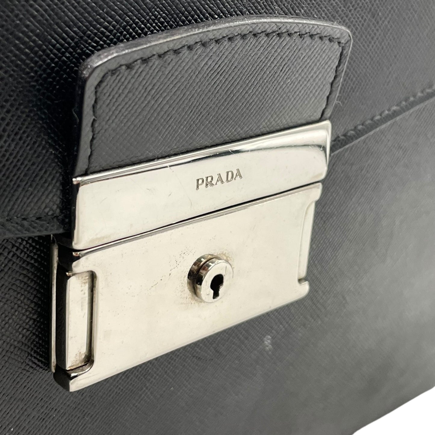 美品 PRADA プラダ ビジネスバッグ ダレスバッグ ブリーフケース 書類かばん 黒 ブラック NERO サフィアーノレザー シルバー金具 ロゴ クロシェット メンズ ビジネス D
