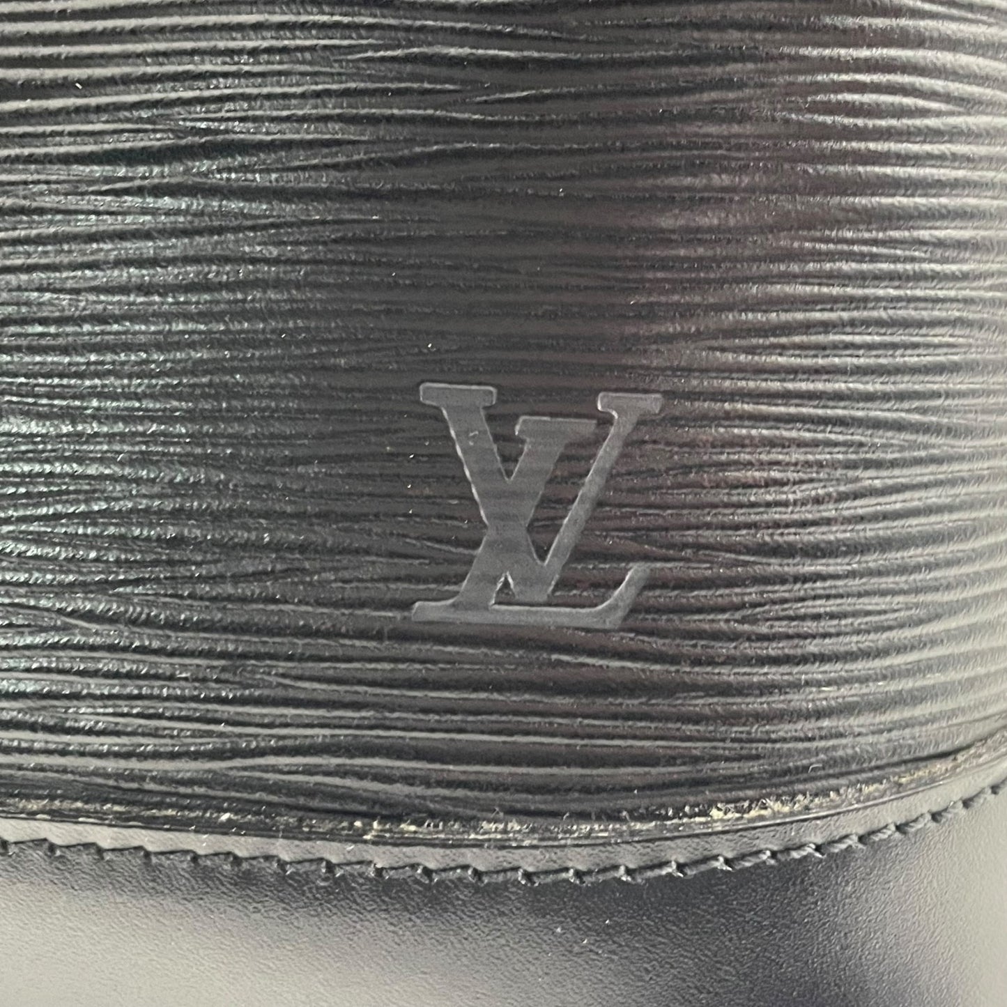 極美品 LOUIS VUITTON ルイヴィトン エピ アルマ 2WAY ハンドバッグ ショルダーバッグ 黒 ノワール ブラック レザー ゴールド金具 M52142 斜め掛け可 メンズ B