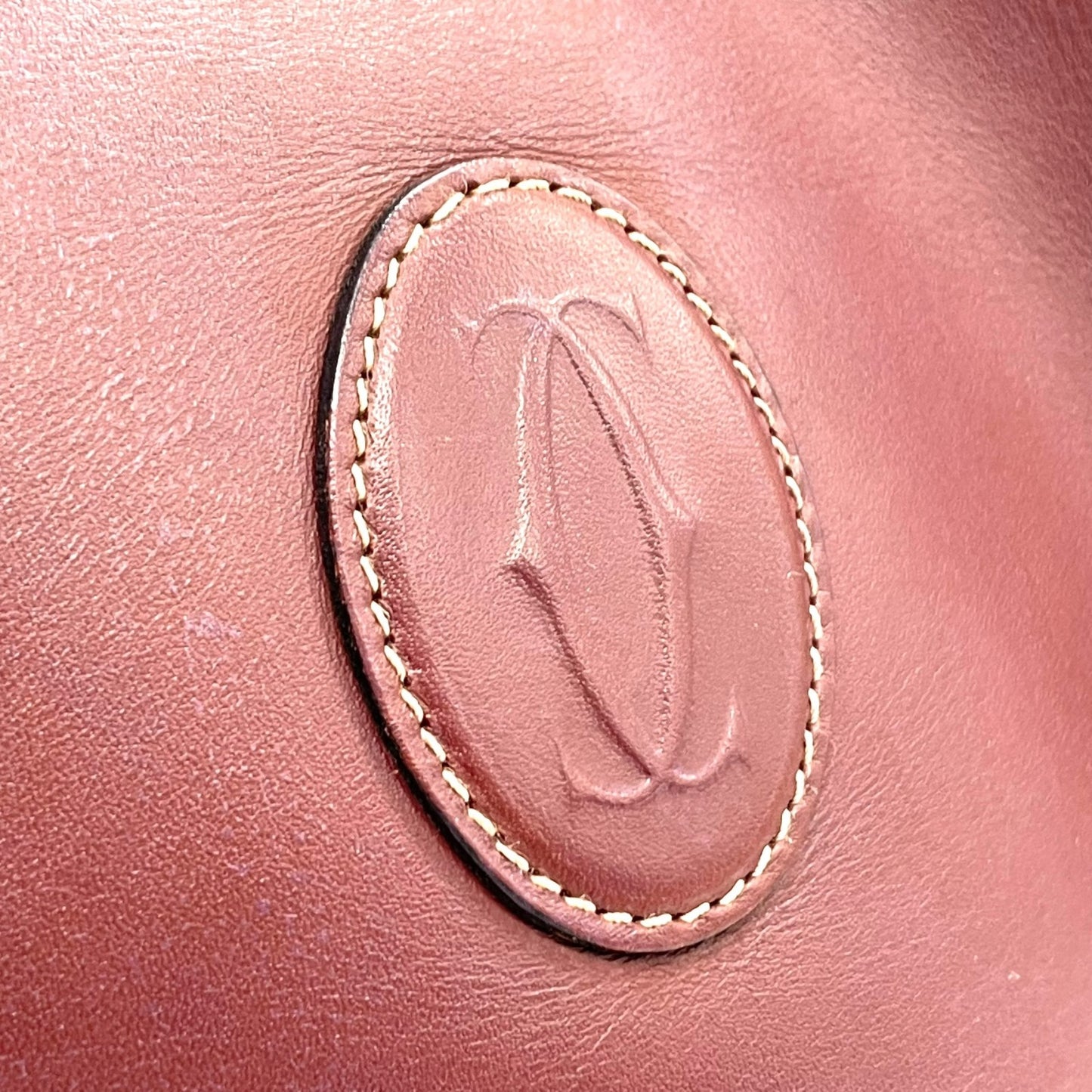 美品 Cartier カルティエ マストライン 巾着型 ショルダーバッグ 赤 ボルドー ワインレッド レザー ゴールド金具 ロゴ 2Cモチーフ 斜め掛け可 レディース ギャランティカード付き K12