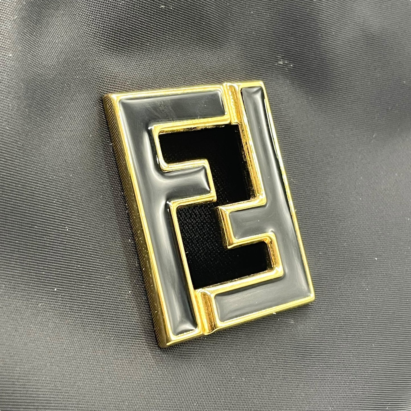【未使用級】 FENDI フェンディ FFモチーフ ナイロン ショルダーバッグ ブラック ヴィンテージ オールド FF金具 ゴールド金具 ロゴ C3 美品