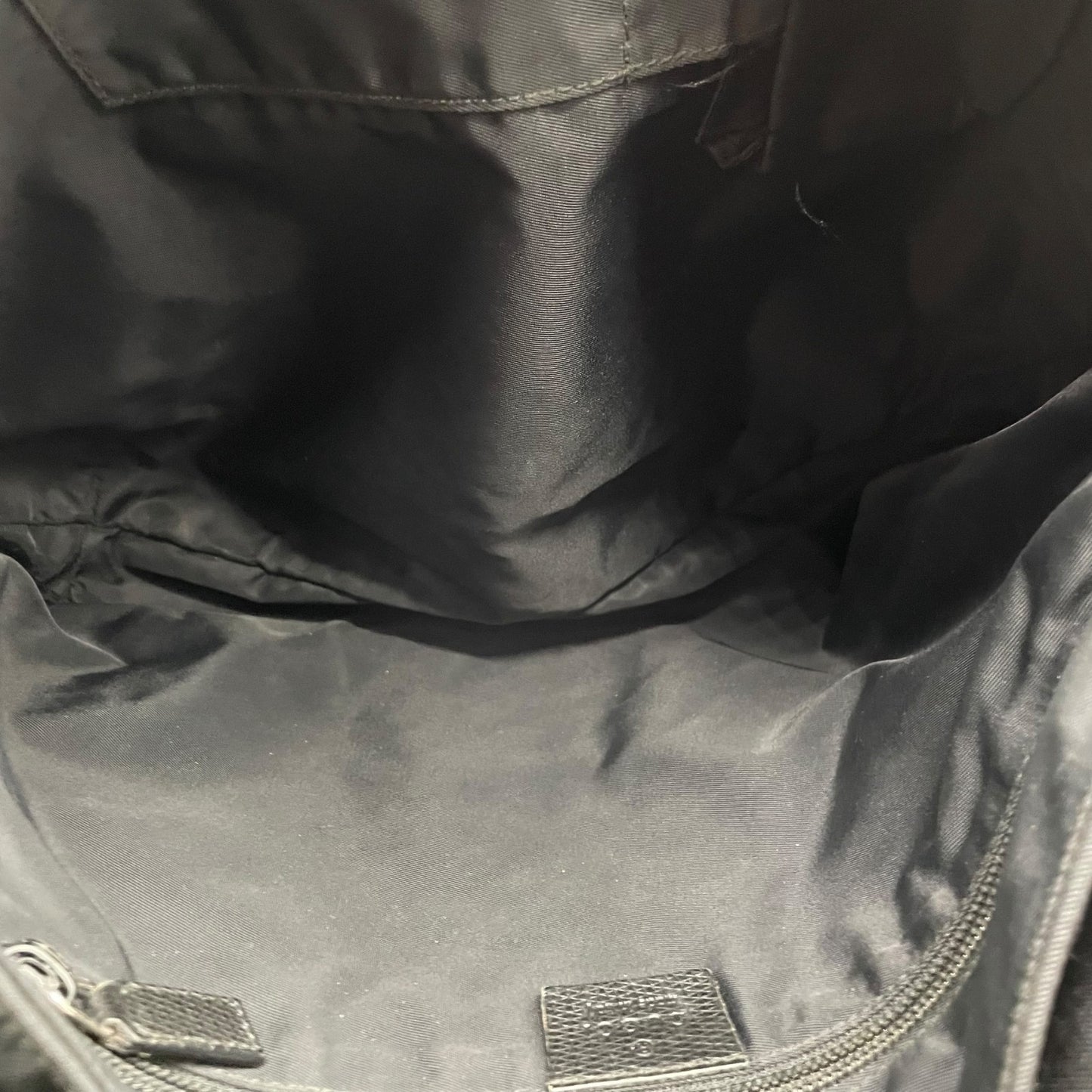 GUCCI グッチ ナイロン メッセンジャーバッグ ショルダーバッグ メンズ ユニセックス シルバープレートロゴ 斜め掛け A4収納可 146236 K4