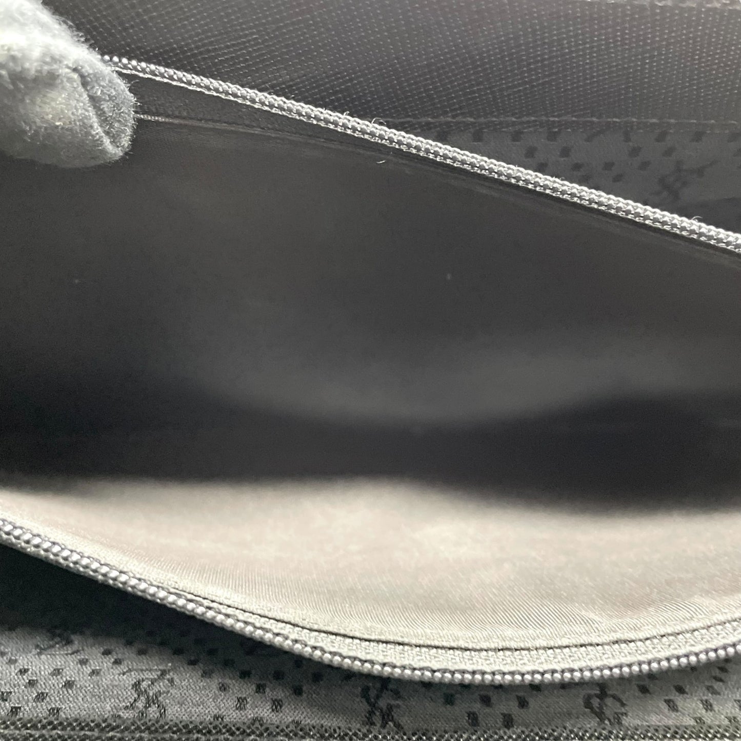 美品 イヴ サンローラン YVES SAINT LAURENT 型押し ショルダーバッグ 黒 ブラック レザー ヴィンテージ 金金具 ゴールド金具 K7