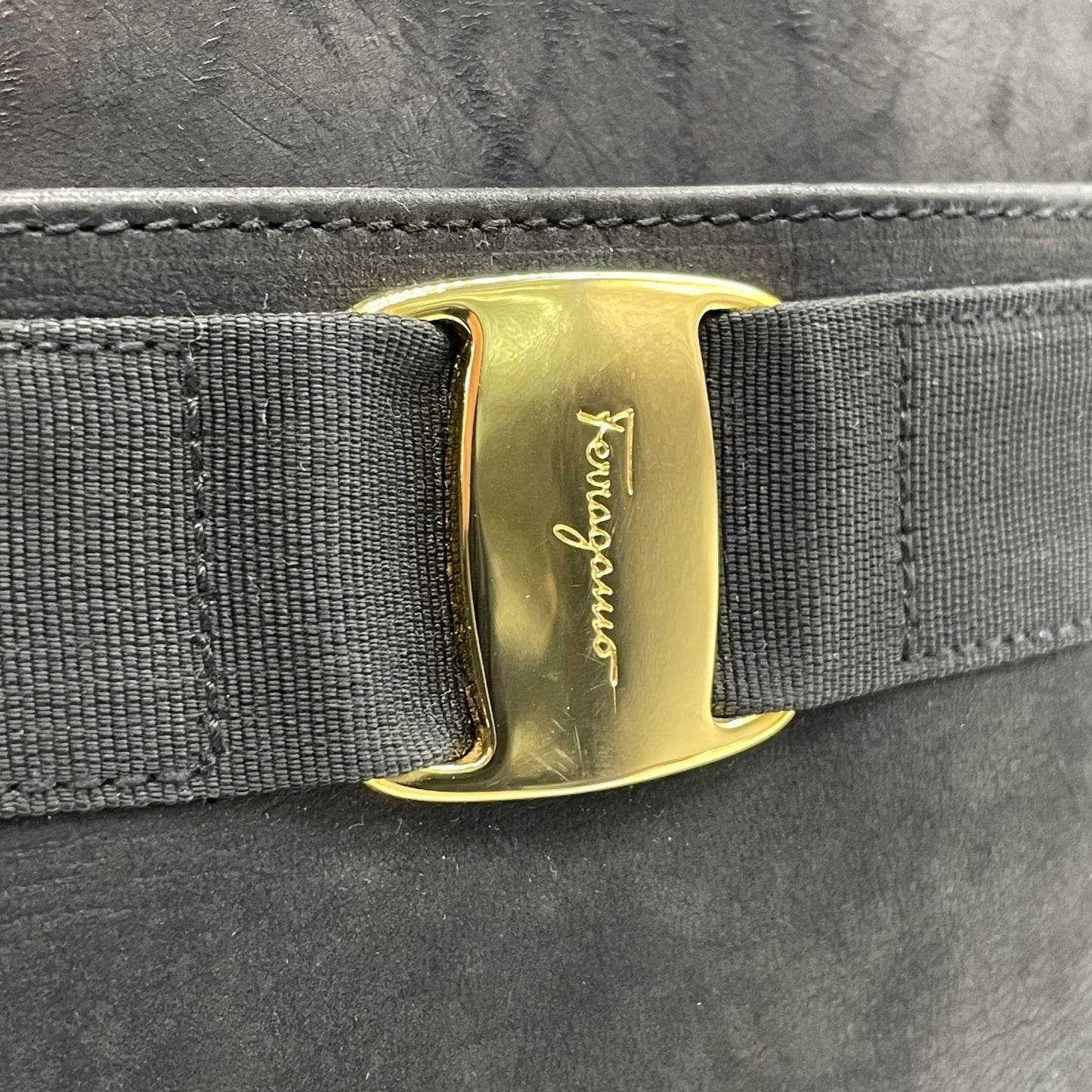 サルヴァトーレ フェラガモ Salvatore Ferragamo ヴァラリボン ショルダーバッグ スエード 黒 ブラック 金金具 ゴールド金具 ヴィンテージ C6