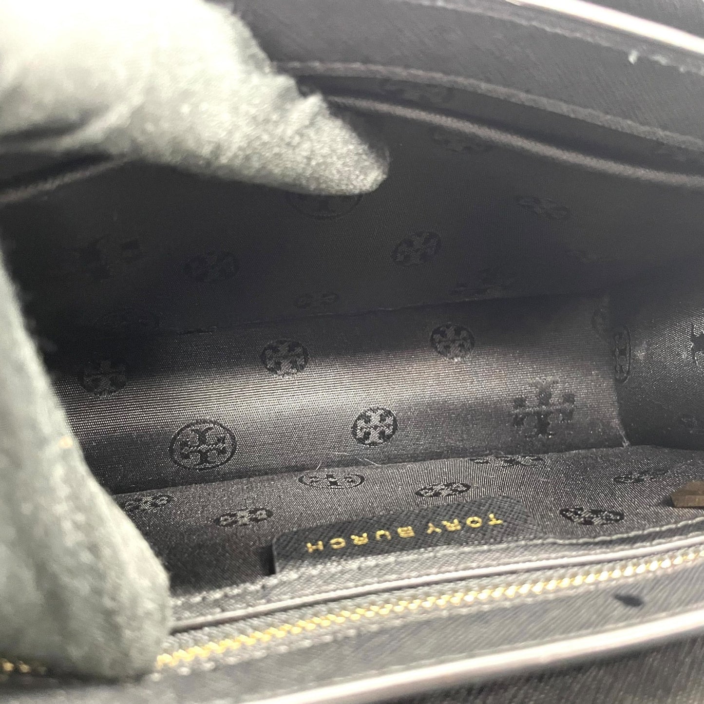 美品 トリーバーチ TORY BURCH チェーンショルダーバッグ ハンドバッグ 肩掛け 型押し 2WAY 黒 ブラック 金 ゴールド レザー ミニバッグ A1