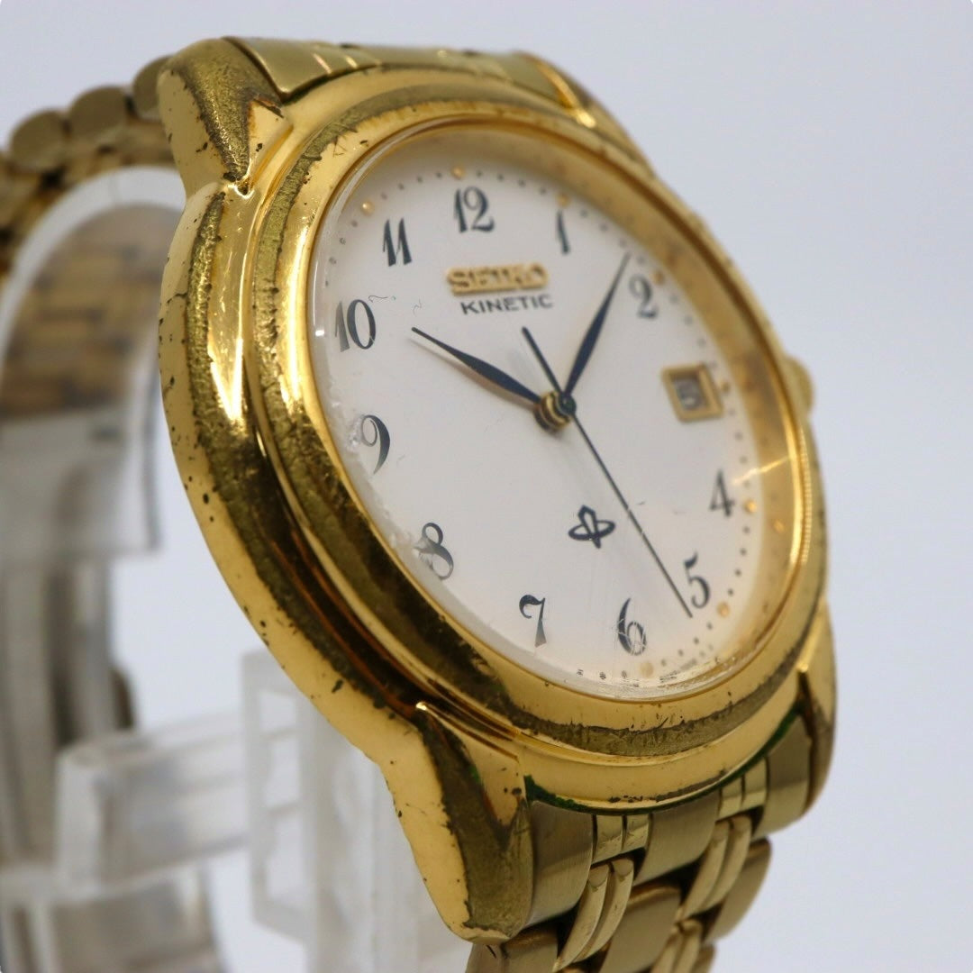 【稼働品】 seiko セイコー キネティック 腕時計 5M22-7B40 メンズ ゴールド ホワイト文字盤 デイト アナログ ヴィンテージ ドレスウォッチ クラシックデザイン エレガント ビジネス 自動巻き発電 高級モデル クリーニング済み G4