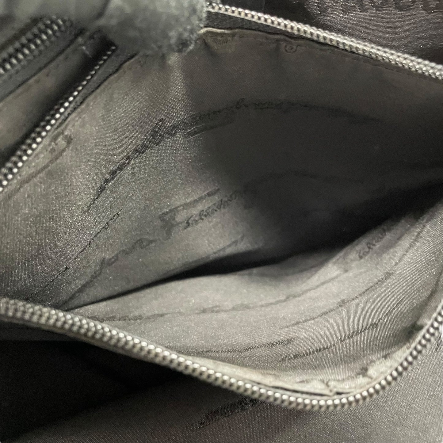 美品 サルヴァトーレ フェラガモ Salvatore Ferragamo ナイロン×レザー チェーントートバッグ 黒 ブラック シルバー金具 ロゴチャーム D4