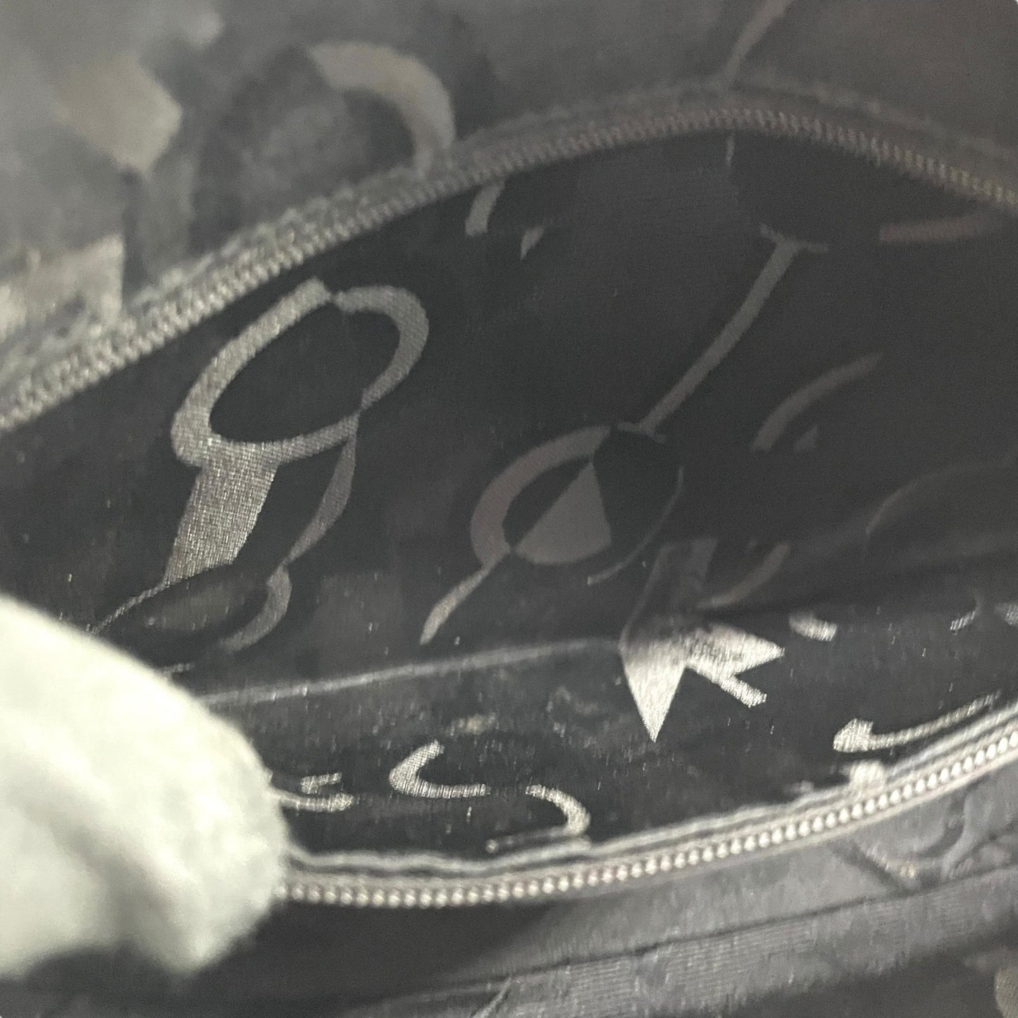 美品 サルヴァトーレ フェラガモ Salvatore Ferragamo ヴァラリボン ショルダーバッグ 紺 ネイビー レザー ゴールド金具 レディース B3