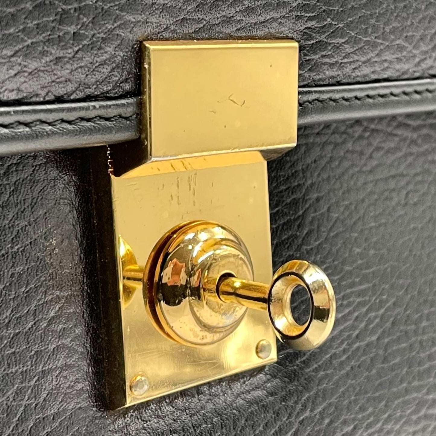 美品 ヴェルサーチ VERSACE メデューサ レザー ブリーフケース 書類バッグ ビジネスバッグ 黒 ブラック ゴールド金具 メンズ E