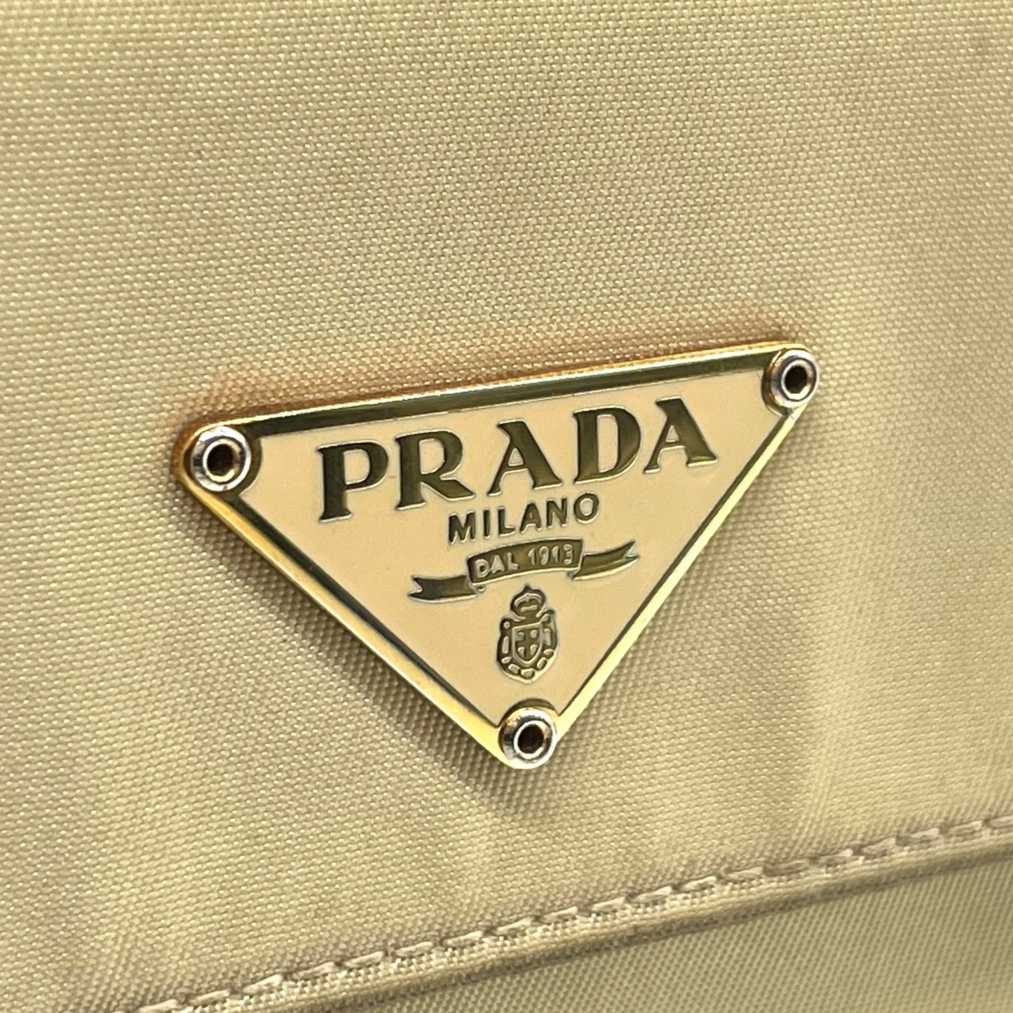 プラダ PRADA 三つ折り財布 コンパクトウォレット ベージュ ナイロン レザー 三角ロゴプレート トライアングルロゴ ゴールド金具 レディース M1