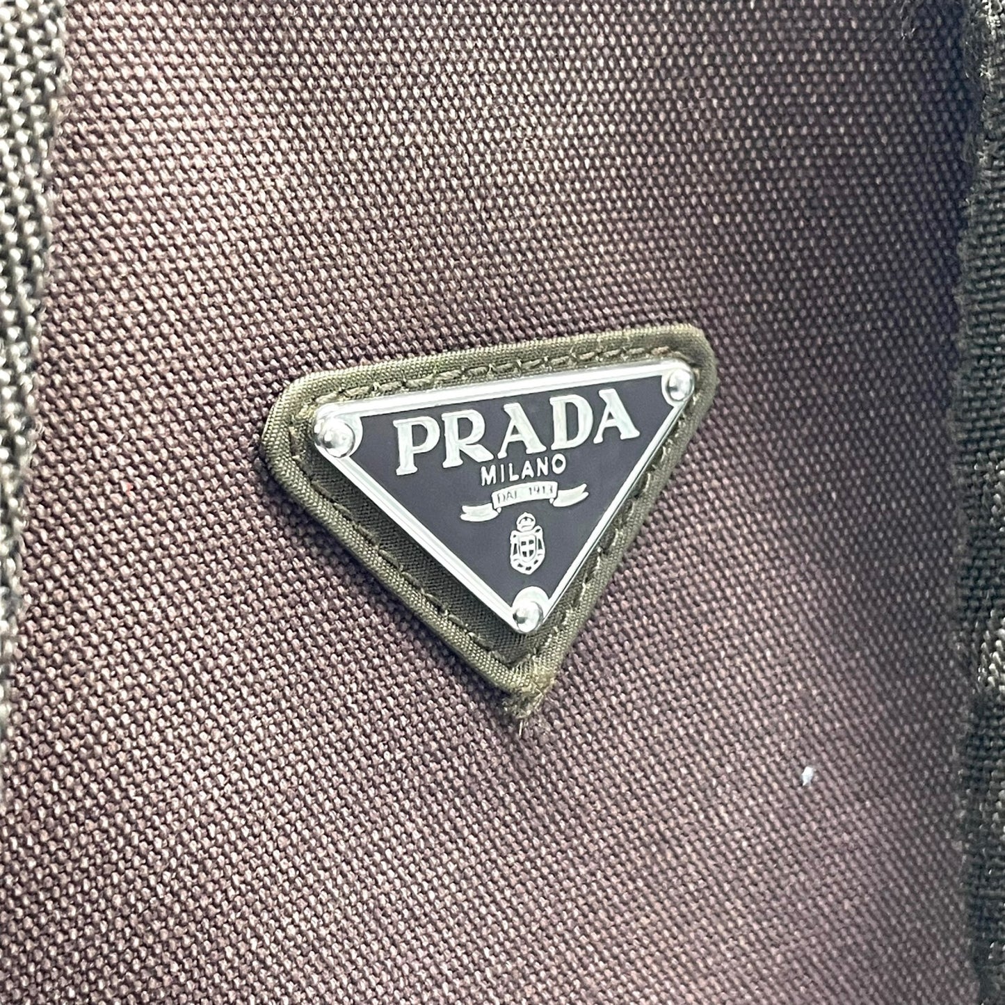 プラダ PRADA リュックサック バックパック カーキ 茶 ブラウン ナイロン 三角ロゴプレート トライアングルロゴ シルバー金具 メンズ レディース Z4