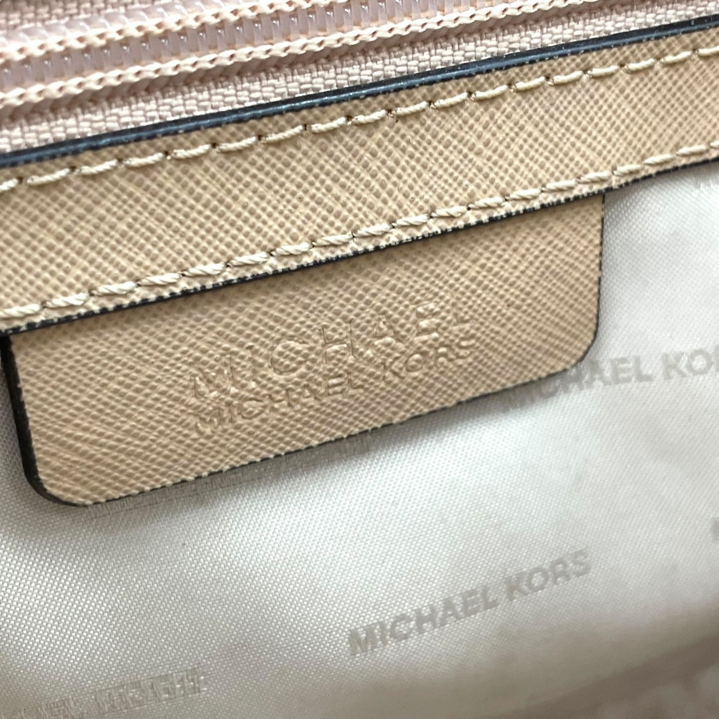 マイケルコース MICHAEL KORS ショルダーバッグ ベージュ レザー ゴールド金具 ロゴ 斜め掛け可 ファスナー開閉 レディース S98
