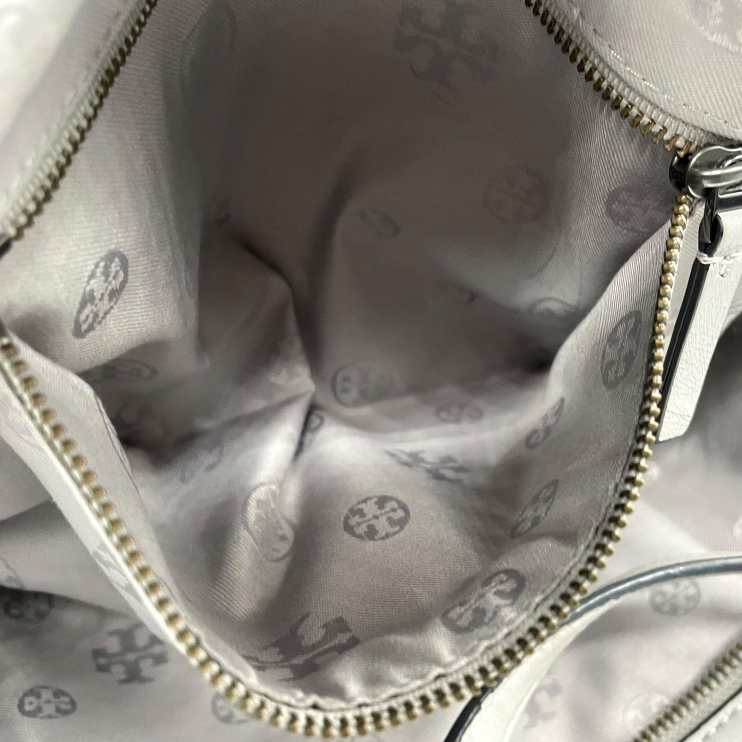 トリーバーチ TORY BURCH 2WAY ハンドバッグ ショルダーバッグ グレー レザー ブラック金具 スクエア型 ロゴ 斜め掛け可 ファスナー開閉 レディース U11