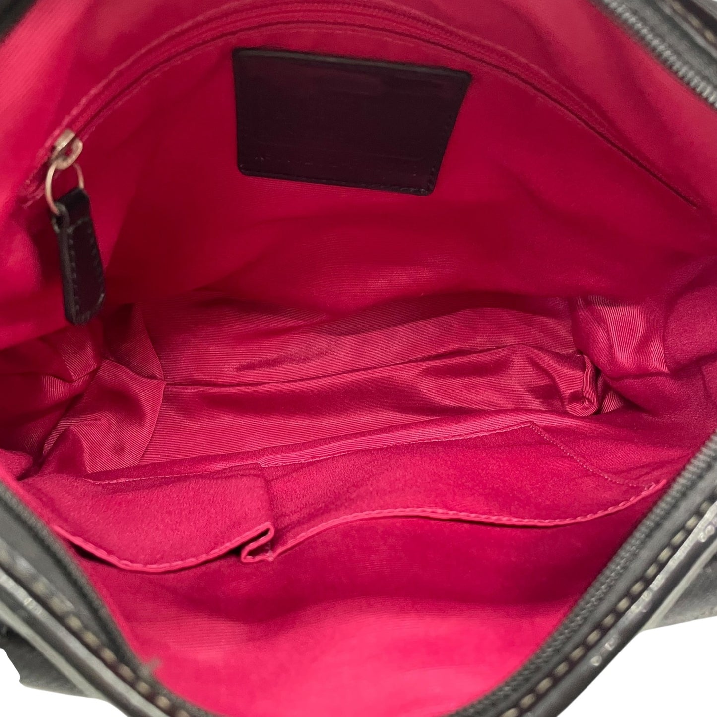 美品 COACH コーチ ショルダーバッグ 黒 ブラック シグネチャー キャンバス パテントレザー シルバー金具 F16550 フラワーチャーム付き 斜め掛け可 レディース E8