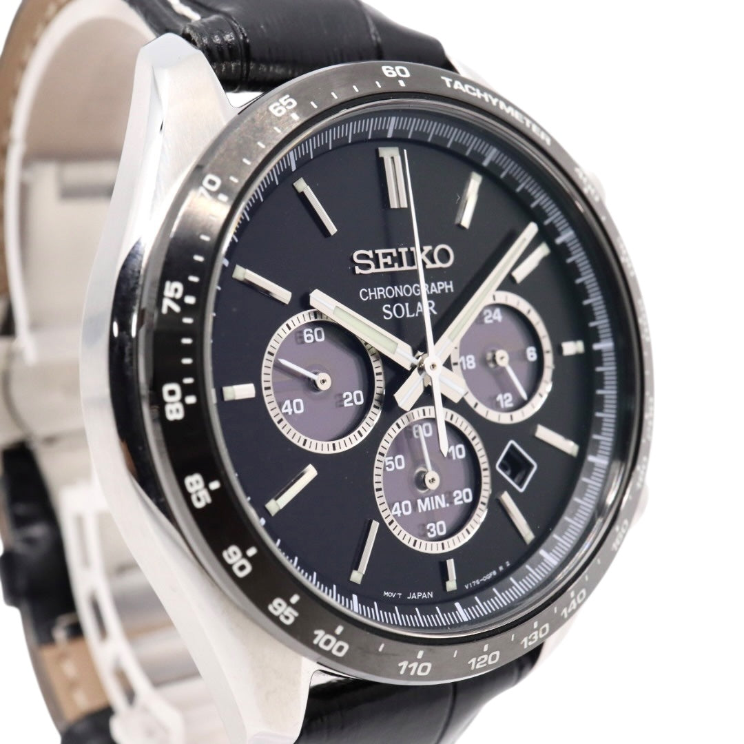 【新品同様/稼働品】セイコー SEIKO クロノグラフ V175-0FA0 メンズ腕時計 ソーラー アナログ ブラック文字盤 型押しレザーベルト タキメーター 10気圧防水 サファイアクリスタル ビジネス スポーティ エレガント クリーニング済 G7