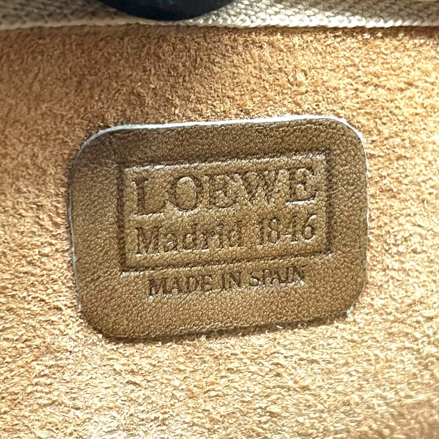 LOEWE ロエベ ショルダーバッグ 茶 ブラウン キャメル レザー ゴールド金具 アナグラム 斜め掛け可 レディース ヴィンテージ K10