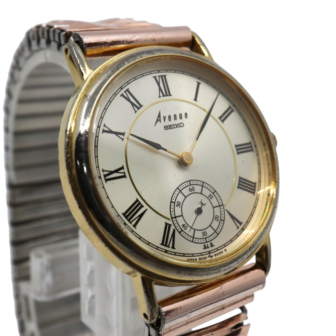 【電池交換済／稼働品】SEIKO セイコー アベニュー 腕時計 クオーツ スモールセコンド ローマンインデックス ゴールド シルバー メンズ レディース ユニセックス ドレスウォッチ ビンテージ アンティーク クラシック レトロ 2K23-6000 G4