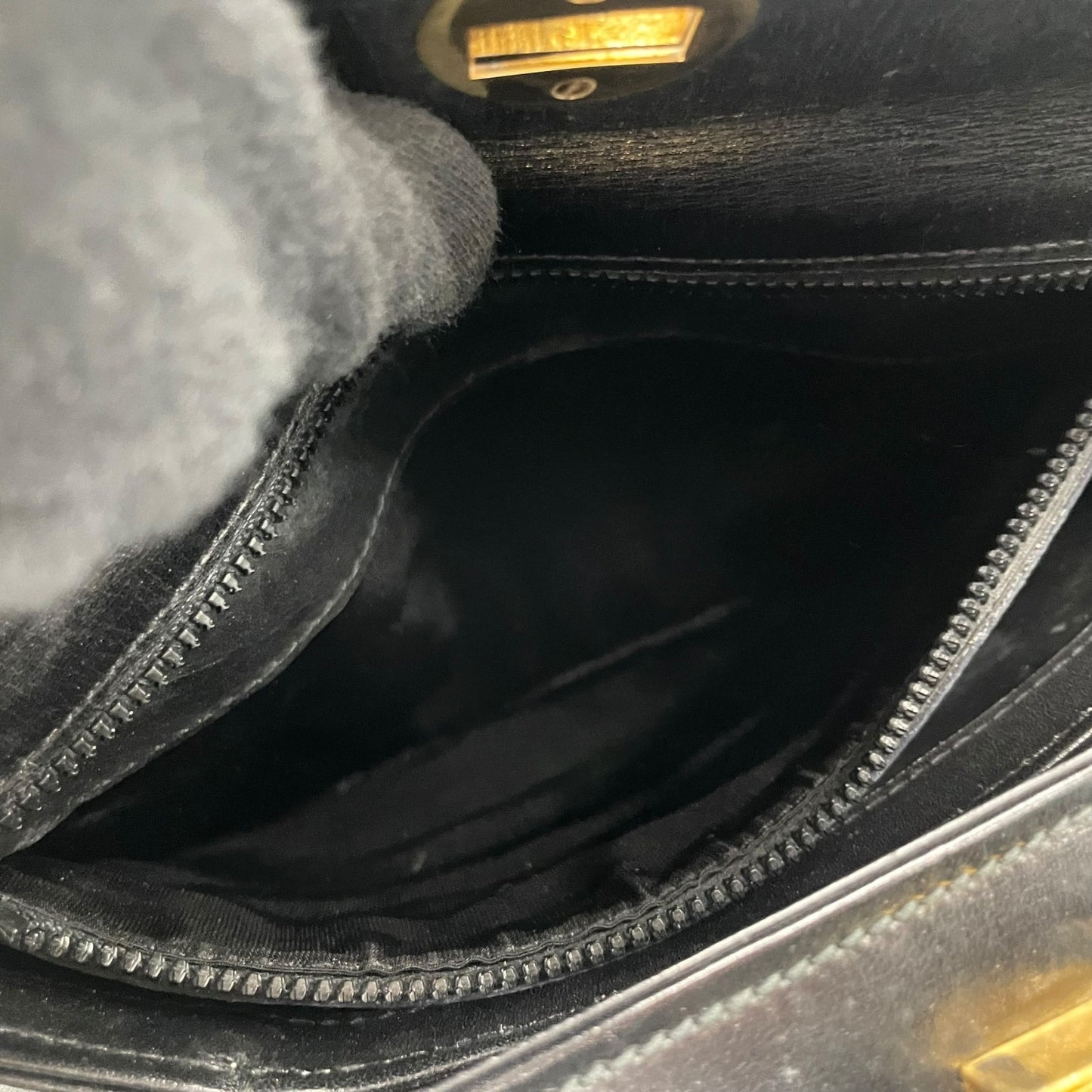 GUCCI オールドグッチ ヴィンテージ ターンロック ハンドバッグ レザー ブラック ゴールド金具 クラシック トップハンドル B5