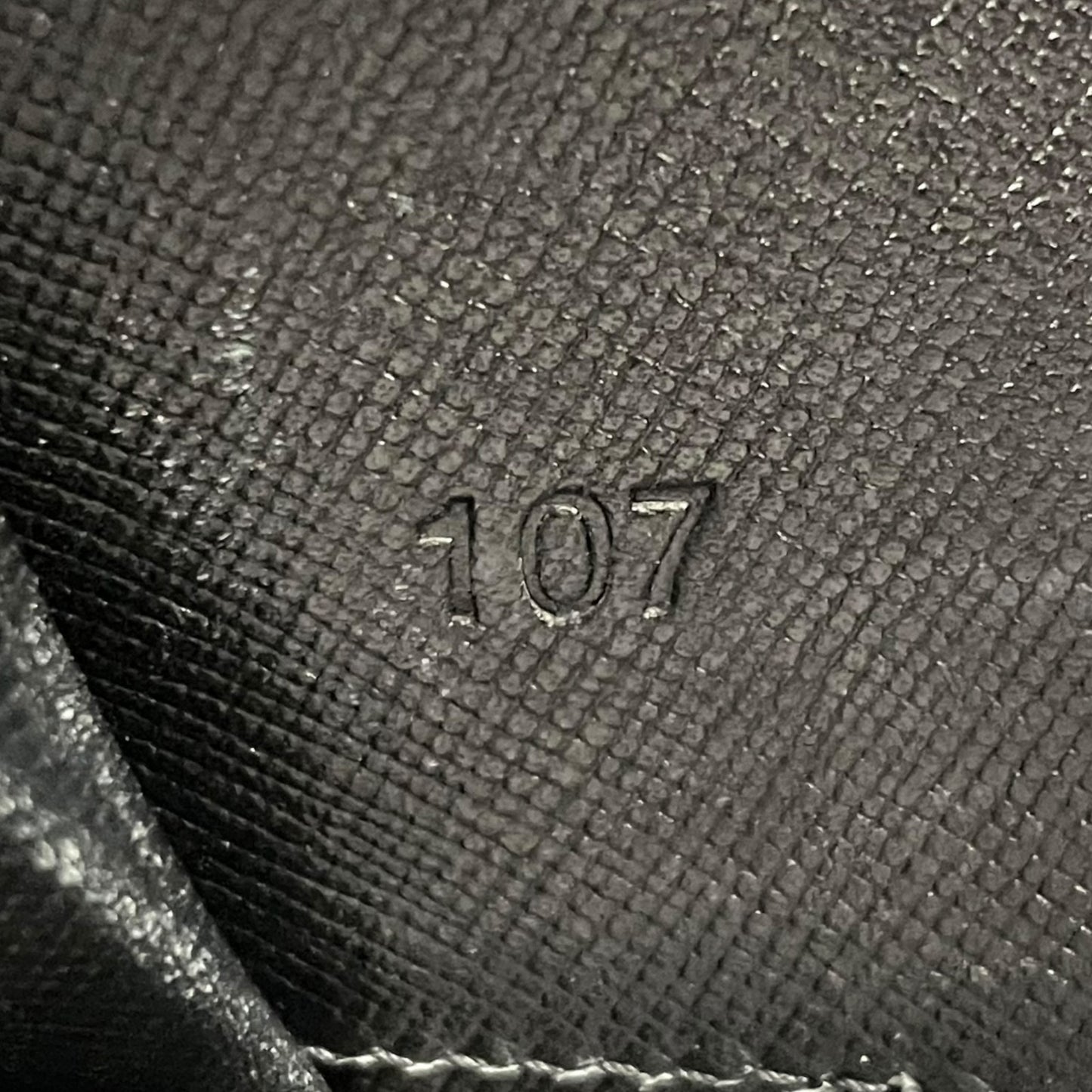 PRADA プラダ 三角プレートロゴ 長財布 ラウンドジップ サフィアーノ レザー トライアングルロゴ 黒 ブラック シルバー金具 メンズ レディース ギャランティカード付き H1